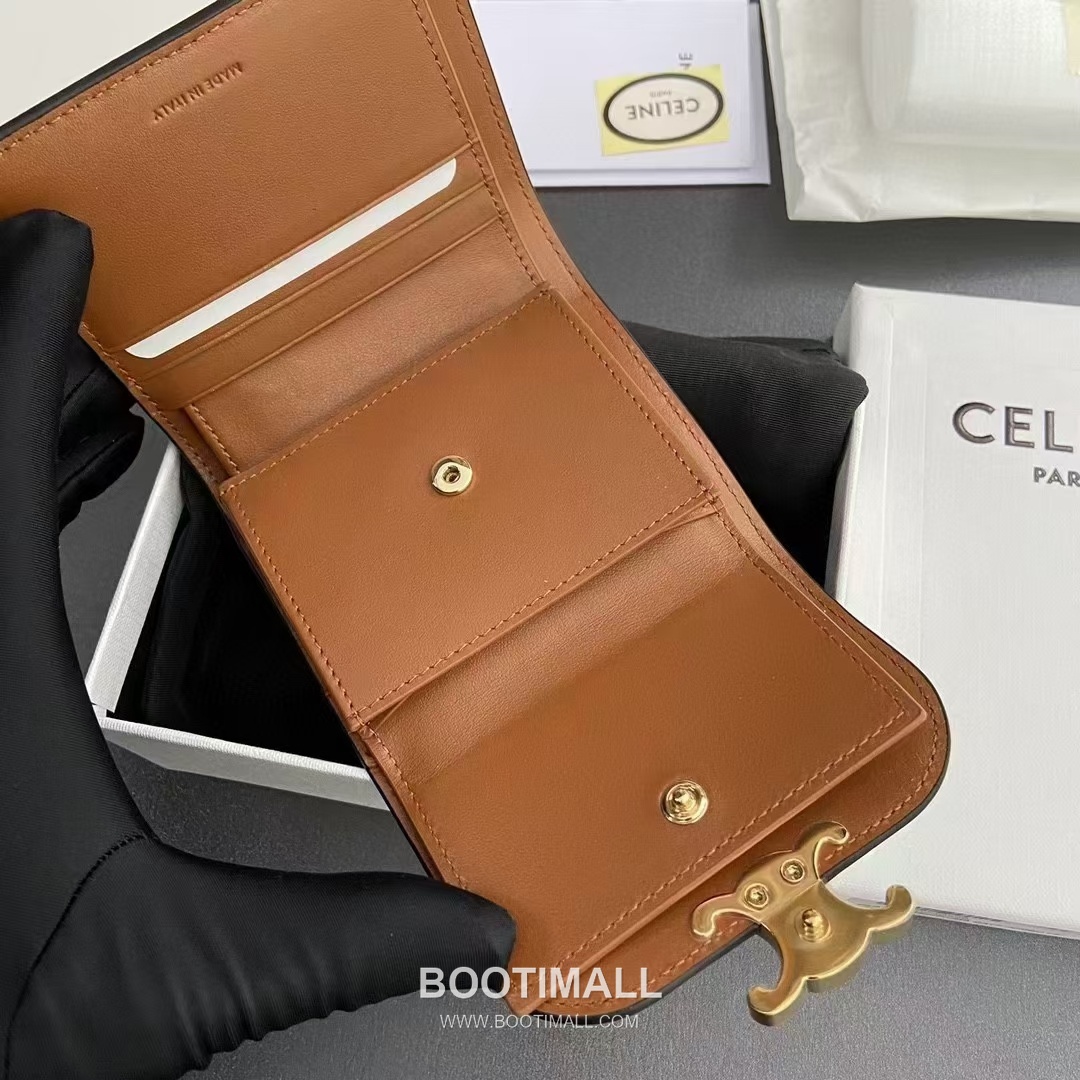 Celine Triomphe Calfskin Leather Compact Wallet with Snap Coin Pocket Detail 셀린느 트리옹프 카프스킨 레더 스냅 코인포켓 반지갑 10D782CQH.04LU783 10.5cm 6