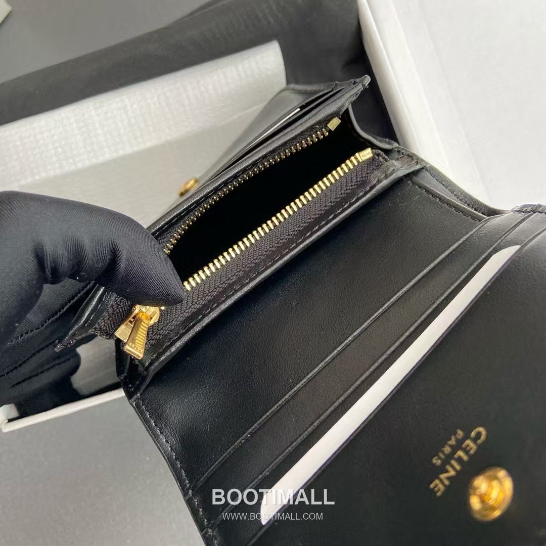 Celine Triomphe Calfskin Leather Compact Wallet with Zip Coin Pocket Detail 셀린느 트리옹프 카프스킨 레더 지퍼 코인포켓 반지갑 10K623DPV.38NO 11cm 8