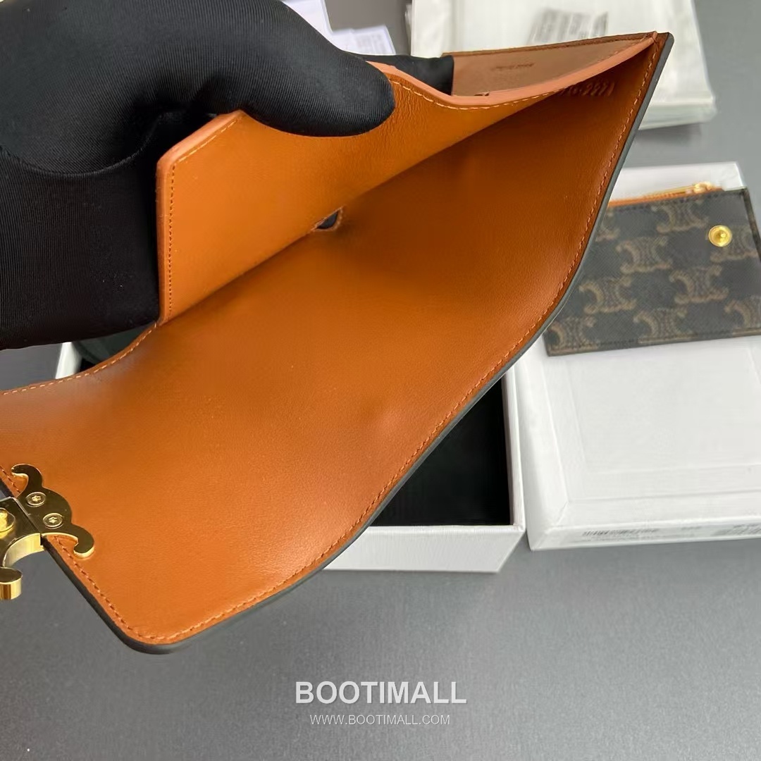 Celine Triomphe Coated Canvas Compact Wallet with Detachable Zip Card Holder Detail 셀린느 트리옹프 코팅 캔버스 탈착 지퍼 카드홀더 반지갑 10L652DS3.04LU653 9.5cm 7