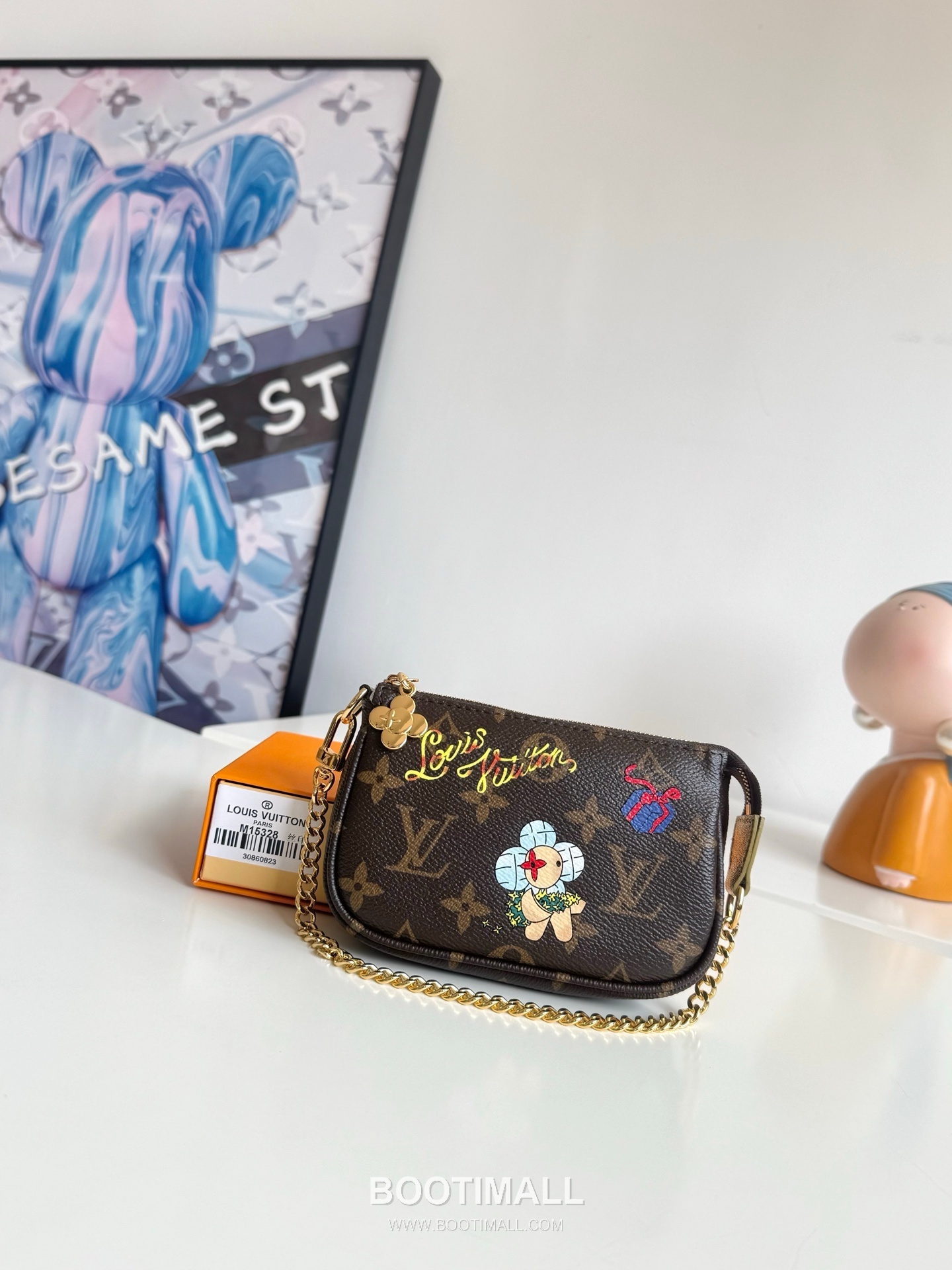 Louis Vuitton Mini Pochette Accessories Monogram Canvas Pouch with Chain Hook Detail 루이비통 미니 포쉐트 액세서리 모노그램 캔버스 체인 훅 디테일 파우치 M15328 15.5cm 1