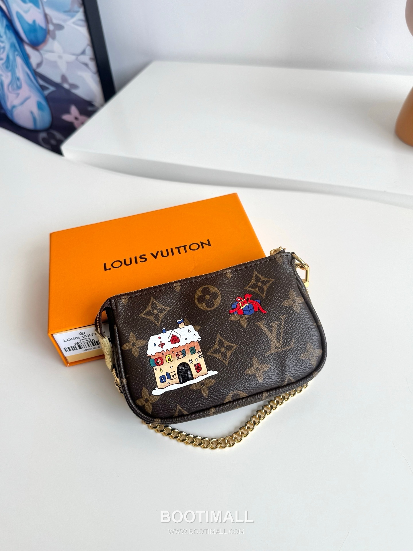 Louis Vuitton Mini Pochette Accessories Monogram Canvas Pouch with Chain Hook Detail 루이비통 미니 포쉐트 액세서리 모노그램 캔버스 체인 훅 디테일 파우치 M15328 15.5cm 2