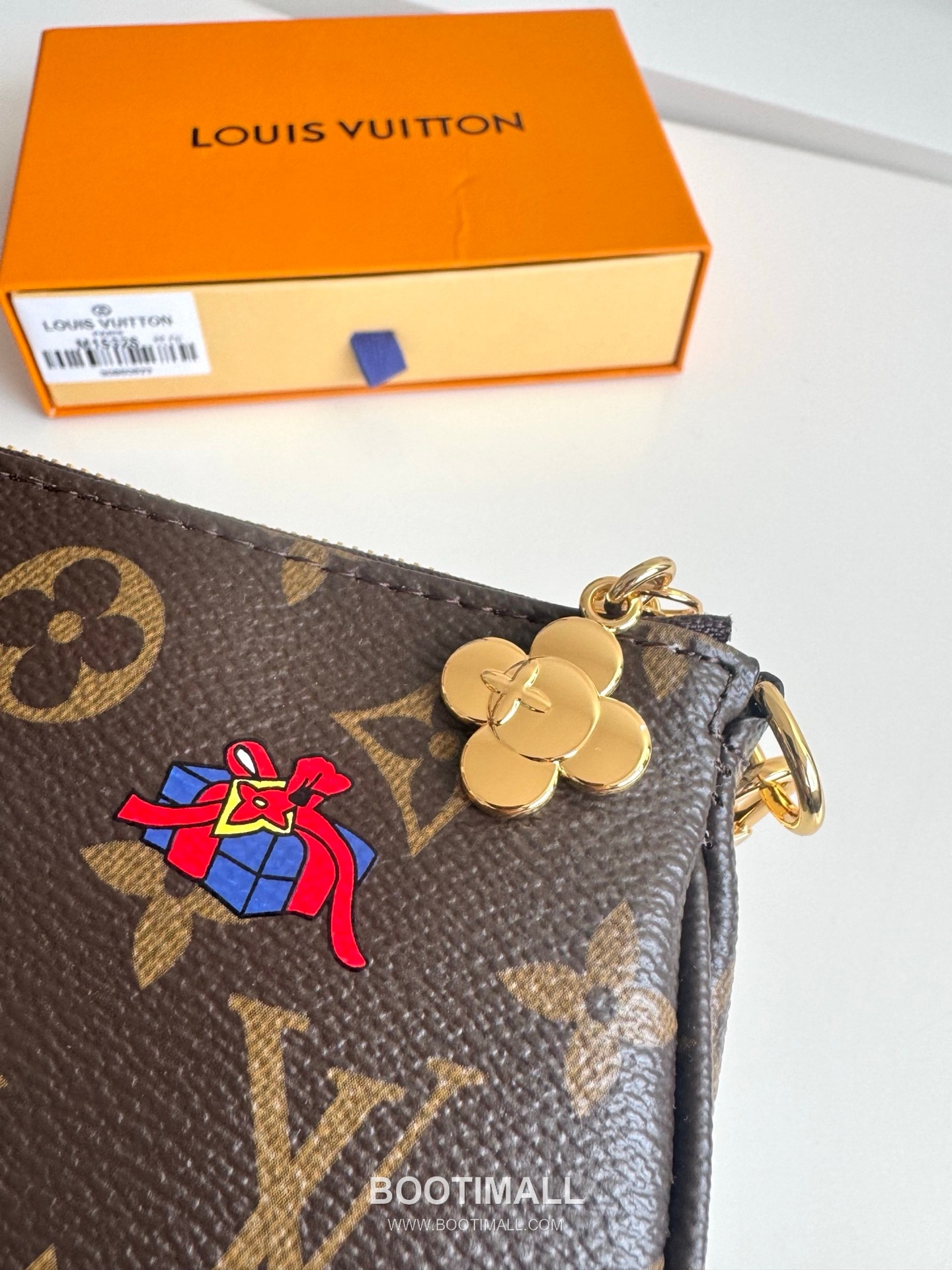 Louis Vuitton Mini Pochette Accessories Monogram Canvas Pouch with Chain Hook Detail 루이비통 미니 포쉐트 액세서리 모노그램 캔버스 체인 훅 디테일 파우치 M15328 15.5cm 5