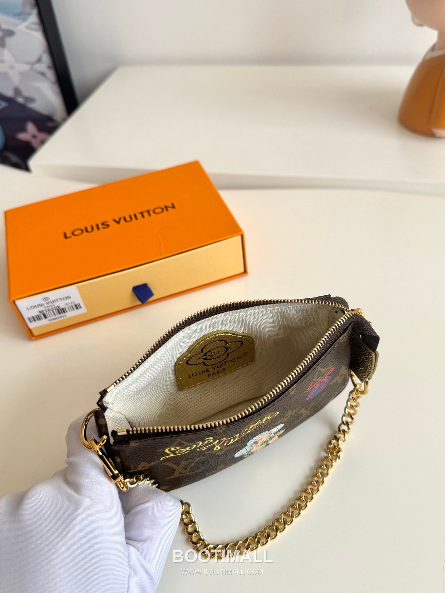 Louis Vuitton Mini Pochette Accessories Monogram Canvas Pouch with Chain Hook Detail 루이비통 미니 포쉐트 액세서리 모노그램 캔버스 체인 훅 디테일 파우치 M15328 15.5cm 8