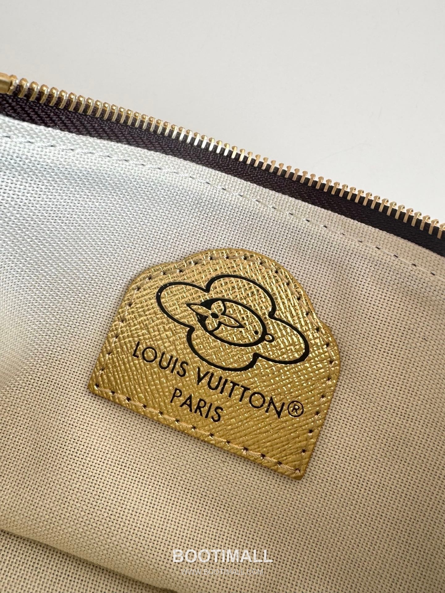 Louis Vuitton Mini Pochette Accessories Monogram Canvas Pouch with Chain Hook Detail 루이비통 미니 포쉐트 액세서리 모노그램 캔버스 체인 훅 디테일 파우치 M15328 15.5cm 9