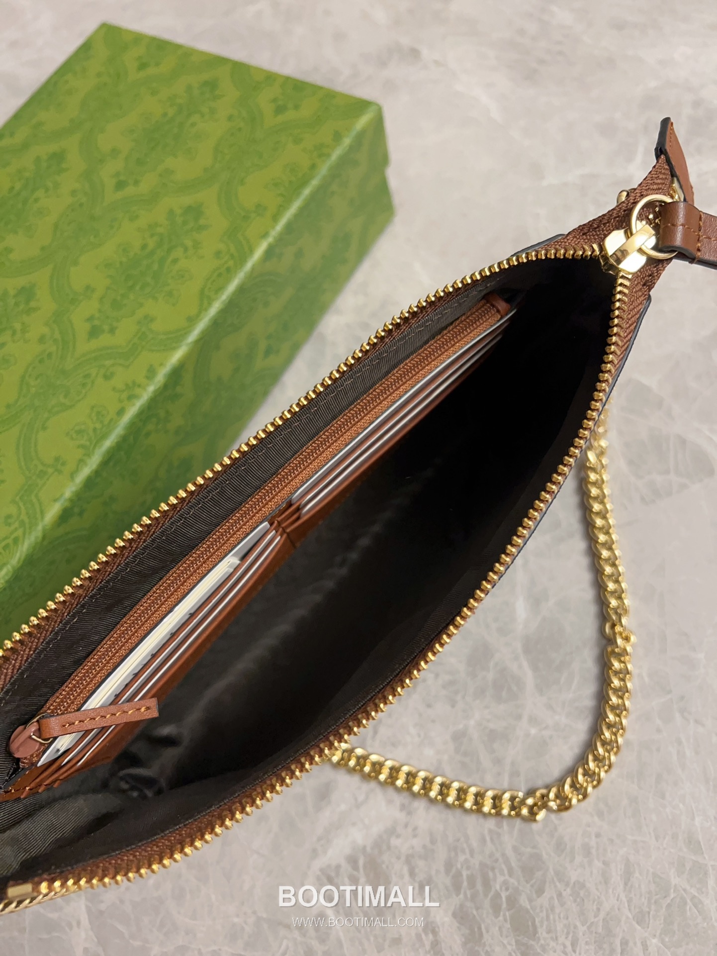 Gucci GG Supreme PVC Chain Shoulder Bag with Leather Trim Detail 구찌 GG 수프림 PVC 레더 트림 체인 숄더백 779791 23cm 2