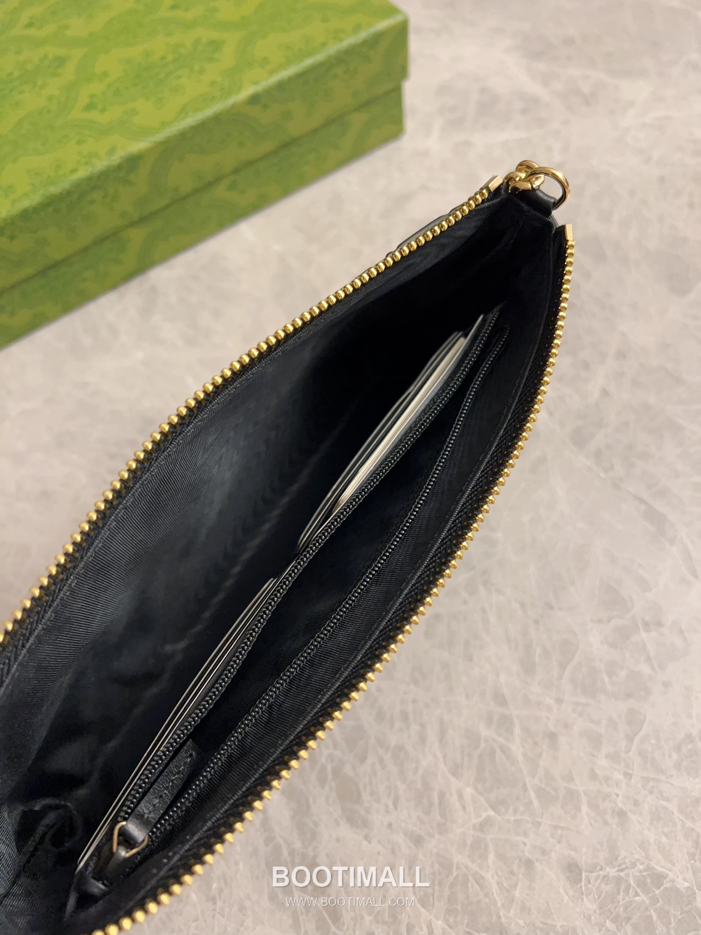 Gucci GG Supreme PVC Chain Shoulder Bag with Leather Trim Detail 구찌 GG 수프림 PVC 레더 트림 체인 숄더백 779791 23cm 4