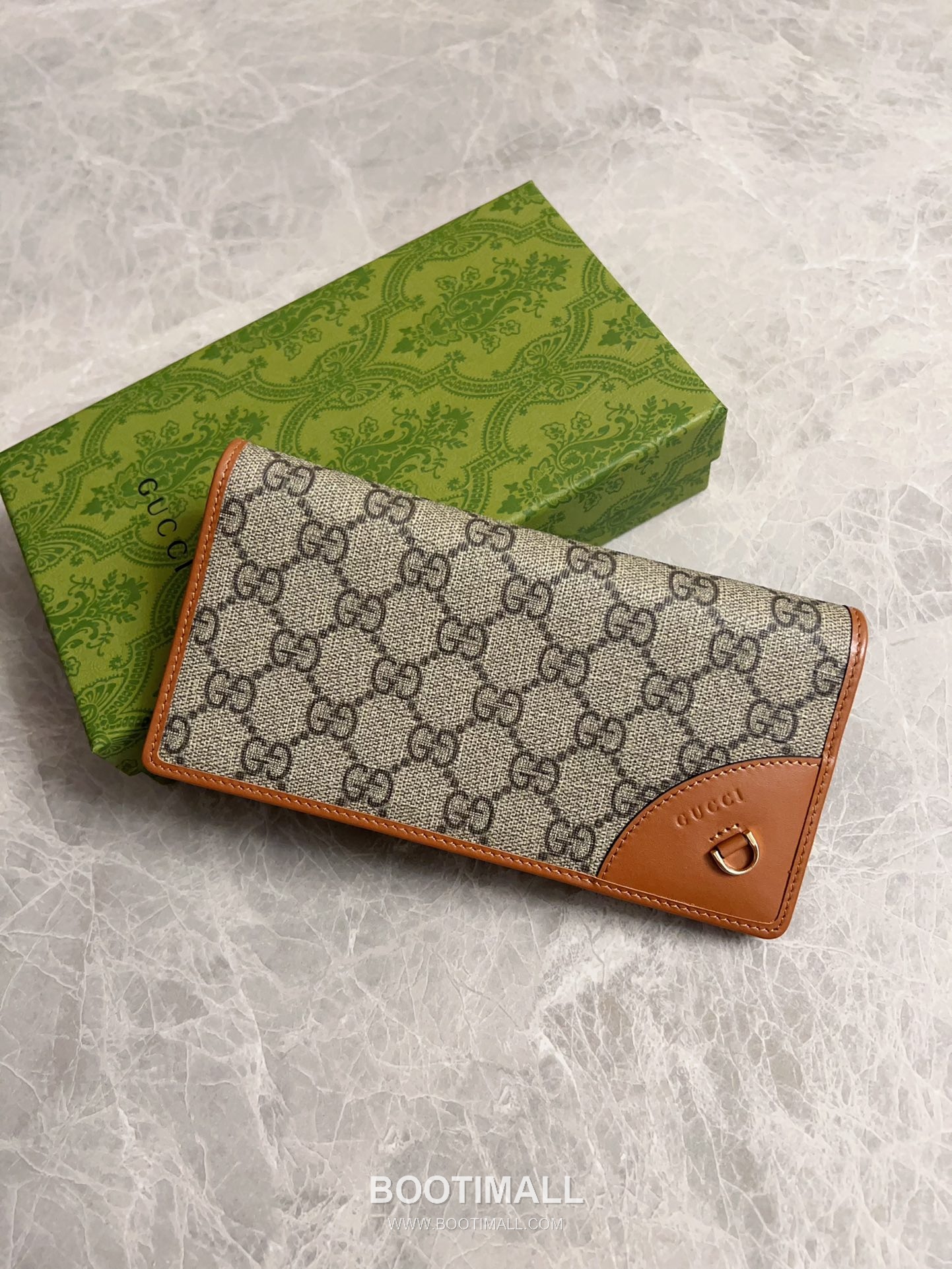 Gucci GG Emblem Canvas Wallet with Snap Closure Multi Slot Detail 구찌 GG 엠블럼 캔버스 스냅 클로저 멀티 슬롯 지갑 821802 19cm 1