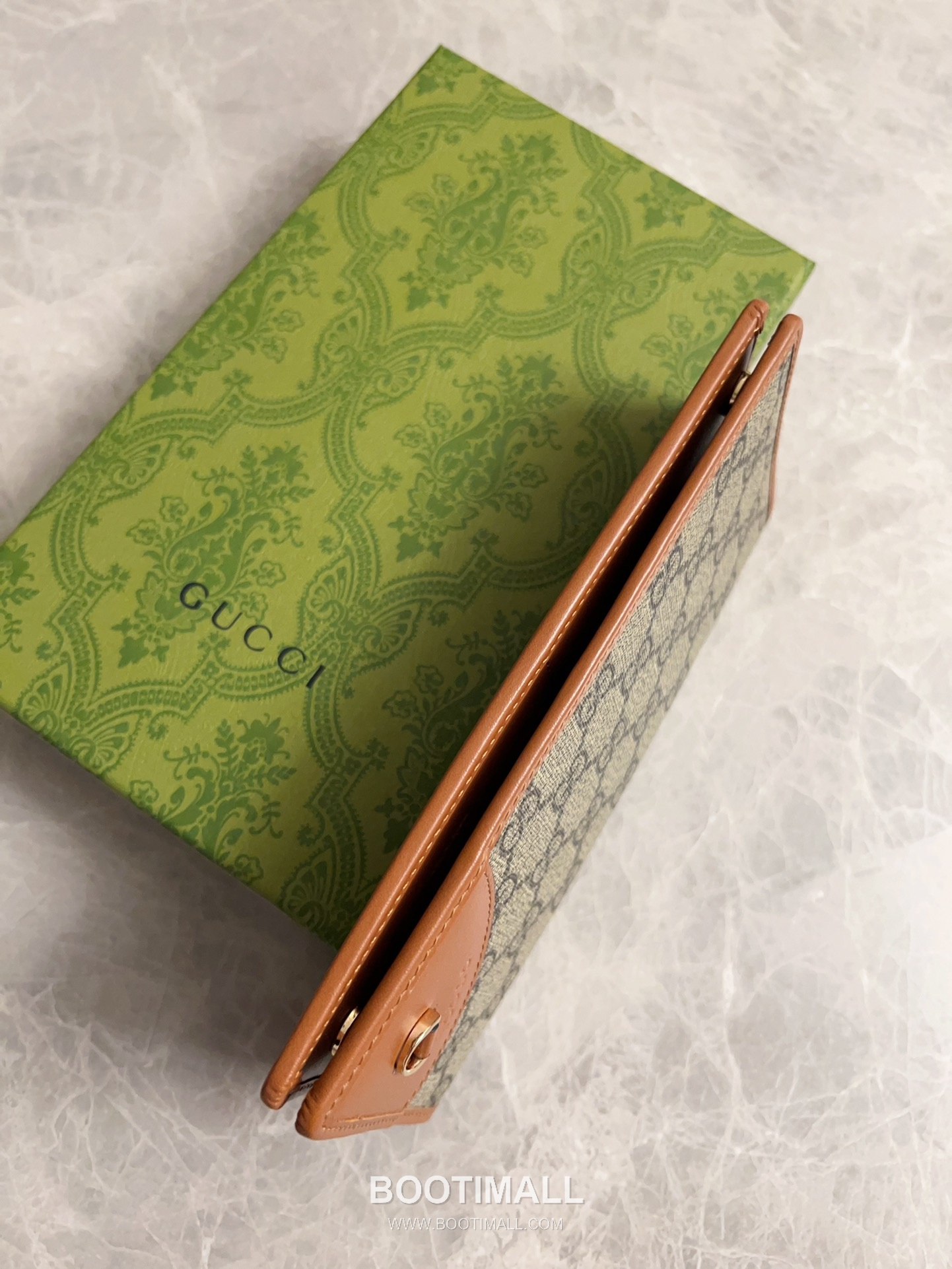 Gucci GG Emblem Canvas Wallet with Snap Closure Multi Slot Detail 구찌 GG 엠블럼 캔버스 스냅 클로저 멀티 슬롯 지갑 821802 19cm 6