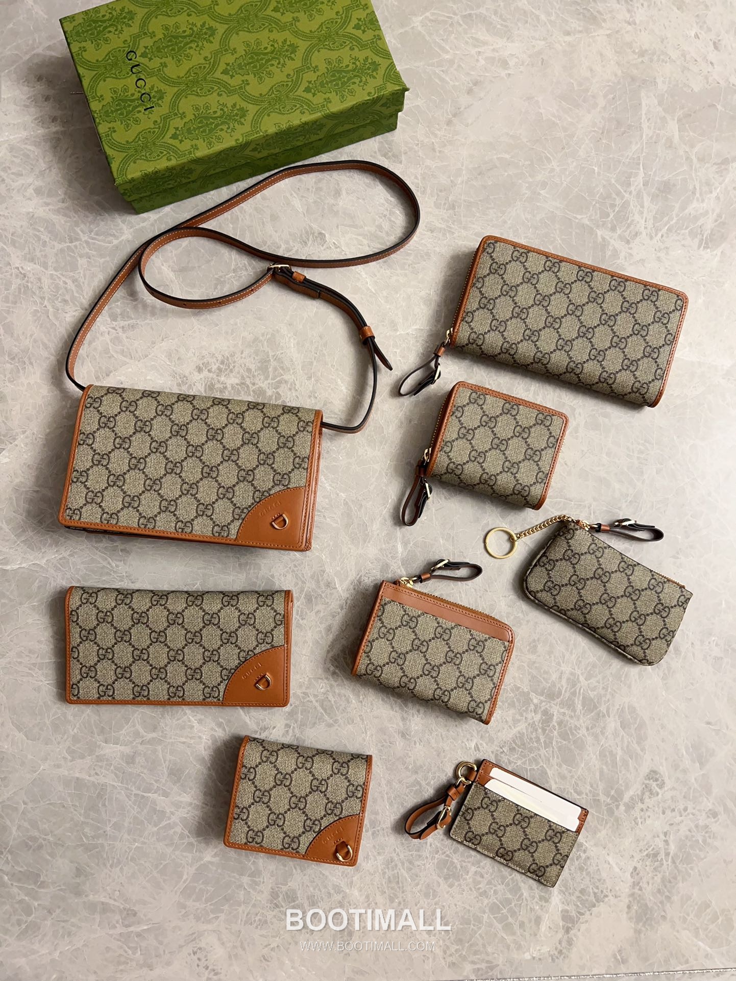 Gucci GG Emblem Canvas Wallet with Snap Closure Multi Slot Detail 구찌 GG 엠블럼 캔버스 스냅 클로저 멀티 슬롯 지갑 821802 19cm 9