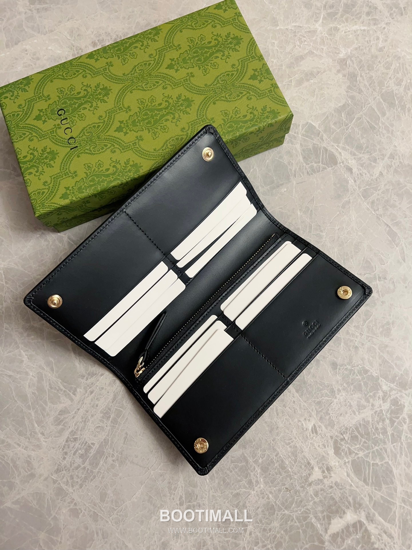 Gucci GG Emblem Canvas Wallet with Snap Closure Multi Slot Detail 구찌 GG 엠블럼 캔버스 스냅 클로저 멀티 슬롯 지갑 821802 19cm 4