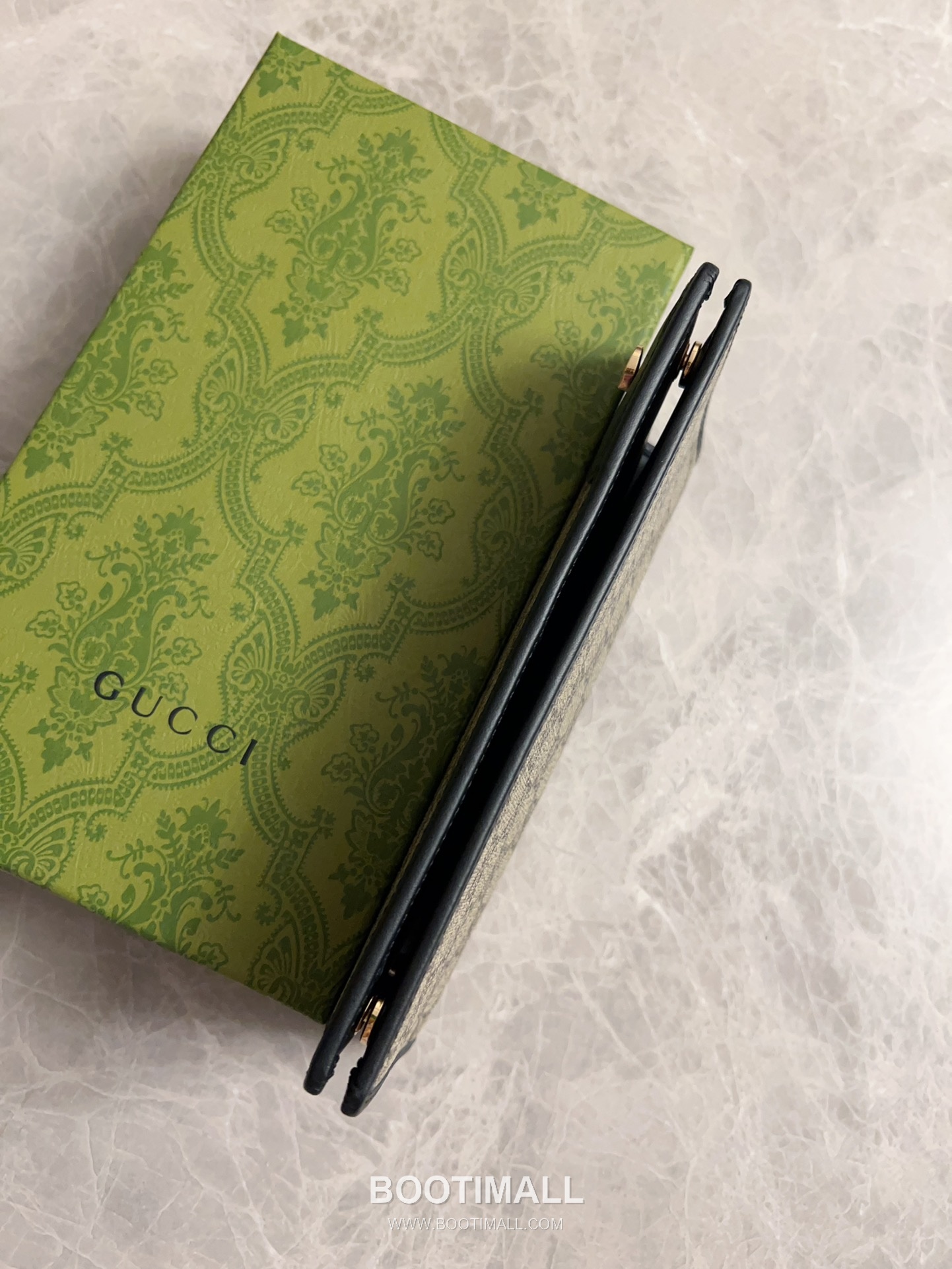 Gucci GG Emblem Canvas Wallet with Snap Closure Multi Slot Detail 구찌 GG 엠블럼 캔버스 스냅 클로저 멀티 슬롯 지갑 821802 19cm 6