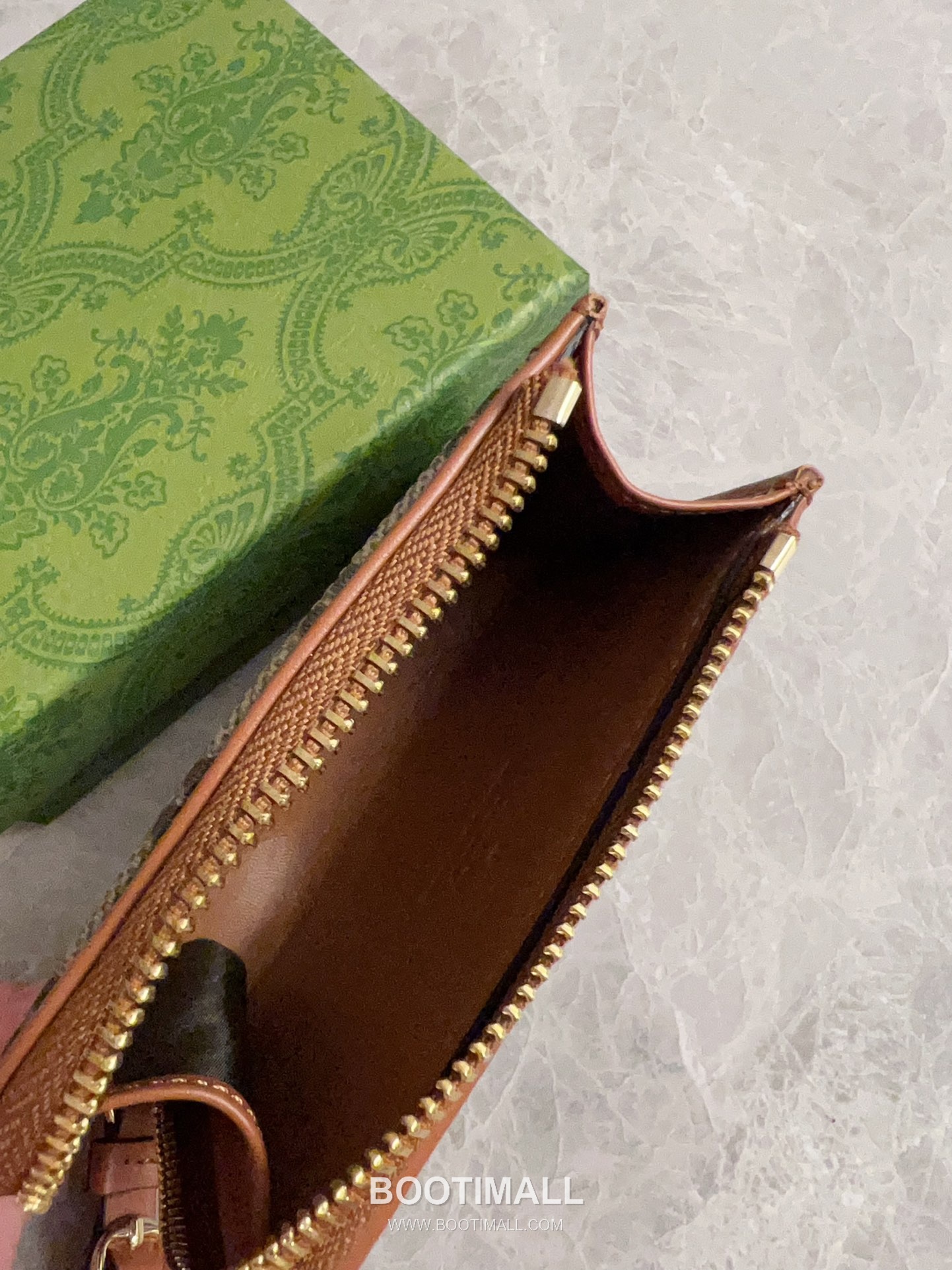 Gucci GG Supreme PVC Wallet Card Holder with Leather Trim Detail 구찌 GG 수프림 PVC 레더 트림 지갑 카드홀더 821804 13cm 3