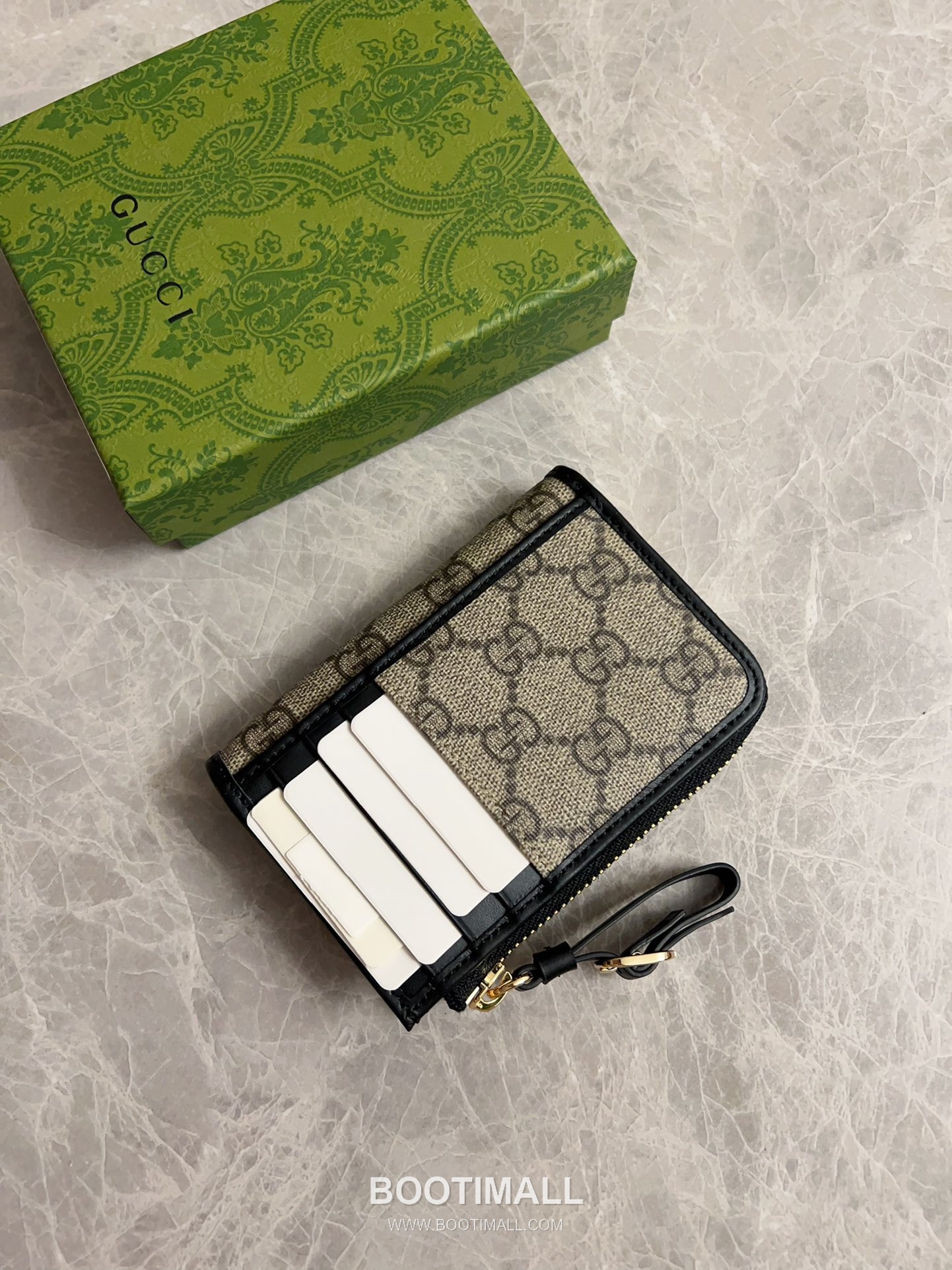 Gucci GG Supreme PVC Card Holder Wallet with Leather Trim and Snap Closure 구찌 GG 수프림 PVC 레더 트림 스냅 클로저 카드홀더 지갑 821804 13cm 1