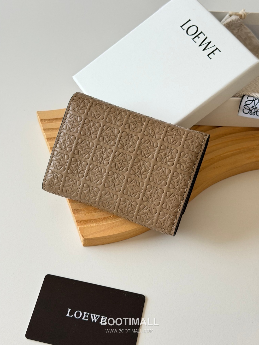 Loewe Tri-Fold Embossed Calfskin Wallet with Zip Coin Pocket Detail 로에베 엠보스드 카프스킨 지퍼 코인포켓 삼단 지갑 L1135 12cm 2