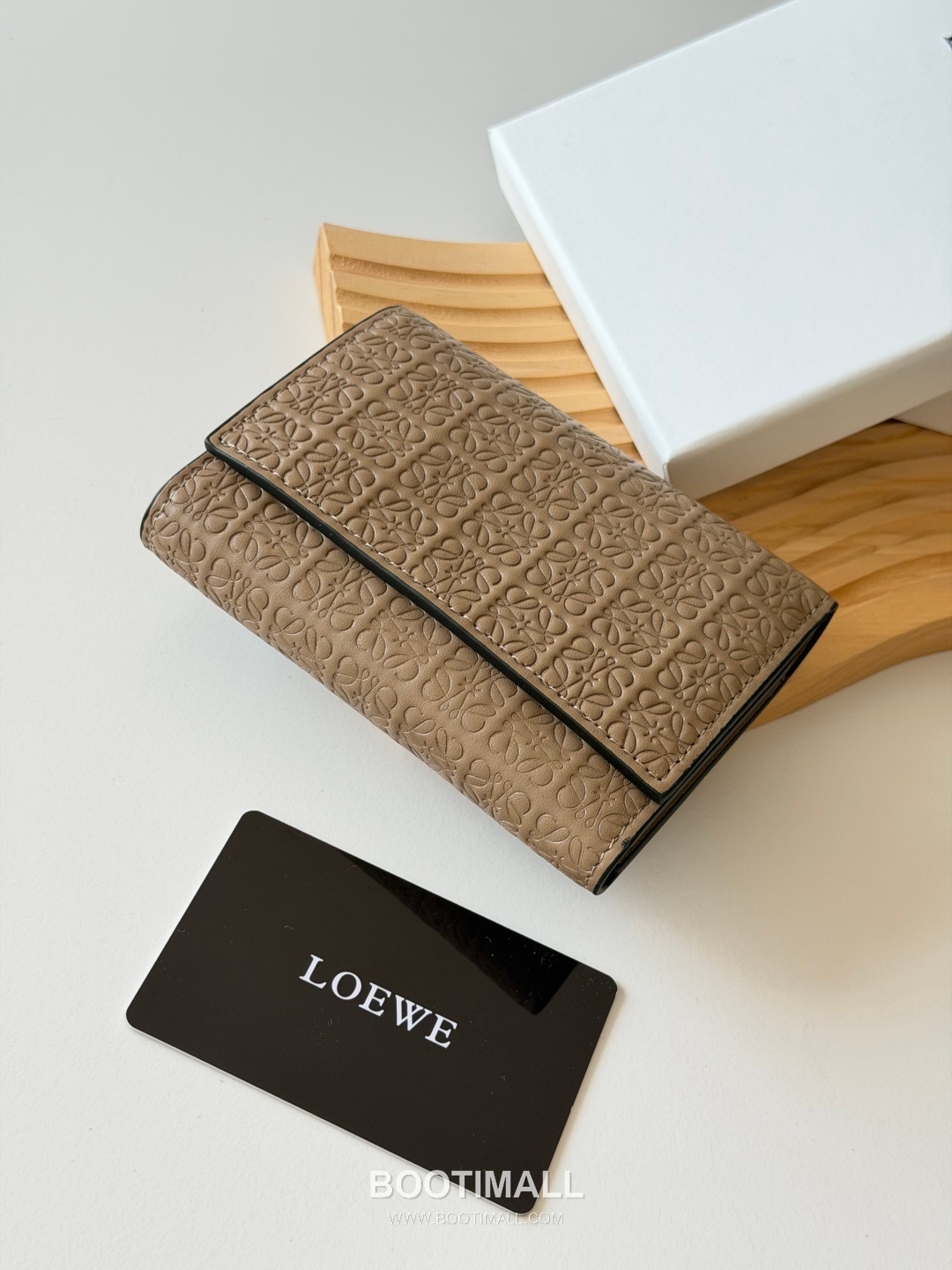 Loewe Tri-Fold Embossed Calfskin Wallet with Zip Coin Pocket Detail 로에베 엠보스드 카프스킨 지퍼 코인포켓 삼단 지갑 L1135 12cm 3