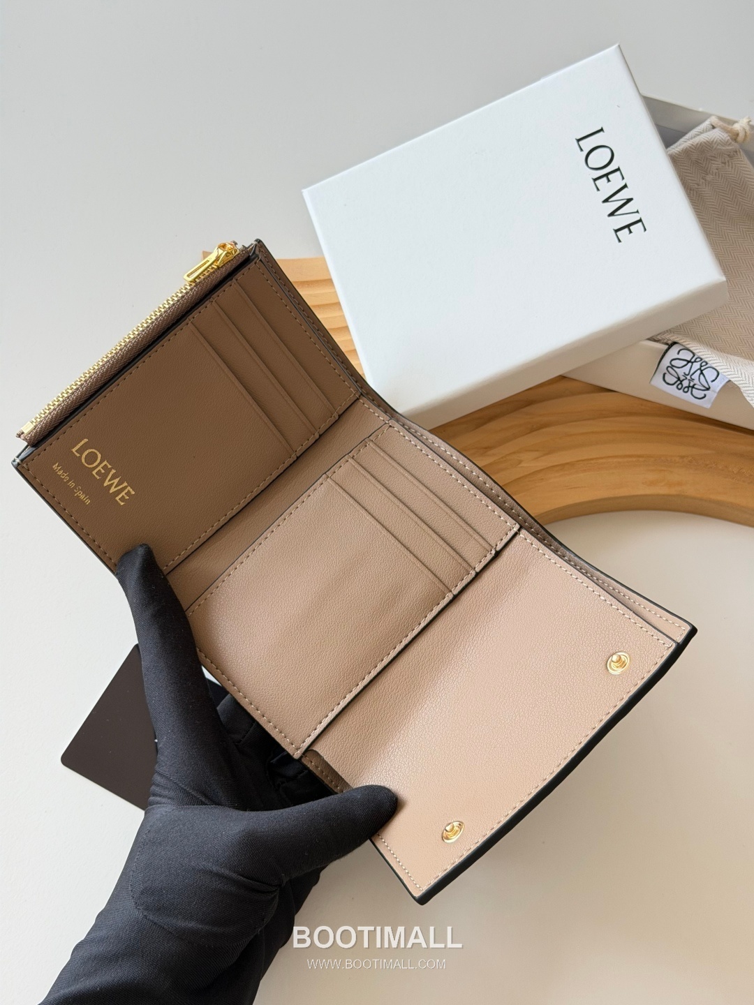 Loewe Tri-Fold Embossed Calfskin Wallet with Zip Coin Pocket Detail 로에베 엠보스드 카프스킨 지퍼 코인포켓 삼단 지갑 L1135 12cm 6