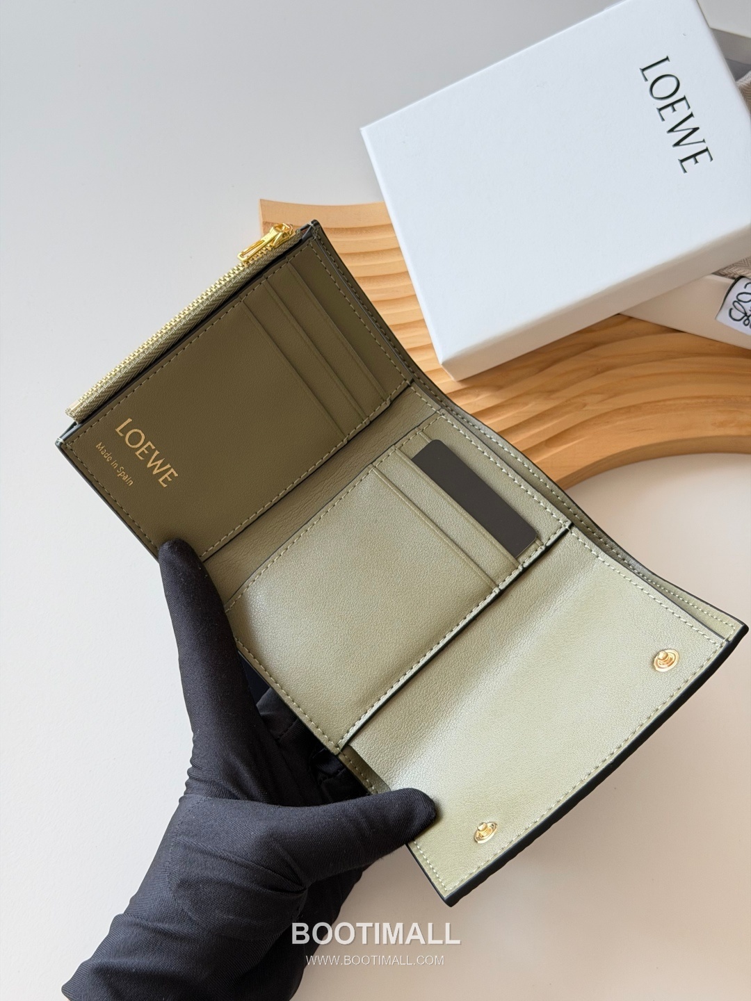 Loewe Tri-Fold Embossed Calfskin Wallet with Zip Coin Pocket Detail 로에베 엠보스드 카프스킨 지퍼 코인포켓 삼단 지갑 L1135 12cm 6