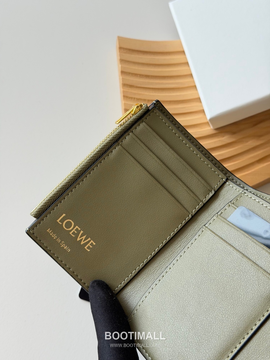 Loewe Tri-Fold Embossed Calfskin Wallet with Zip Coin Pocket Detail 로에베 엠보스드 카프스킨 지퍼 코인포켓 삼단 지갑 L1135 12cm 7