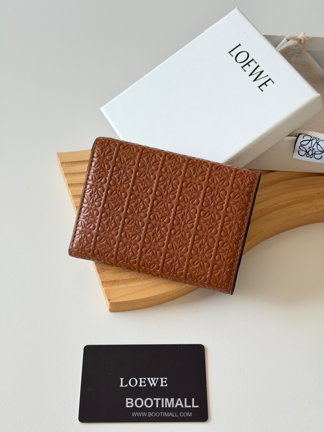 Loewe Tri-Fold Embossed Calfskin Wallet with Zip Coin Pocket Detail 로에베 엠보스드 카프스킨 지퍼 코인포켓 삼단 지갑 L1135 12cm 3