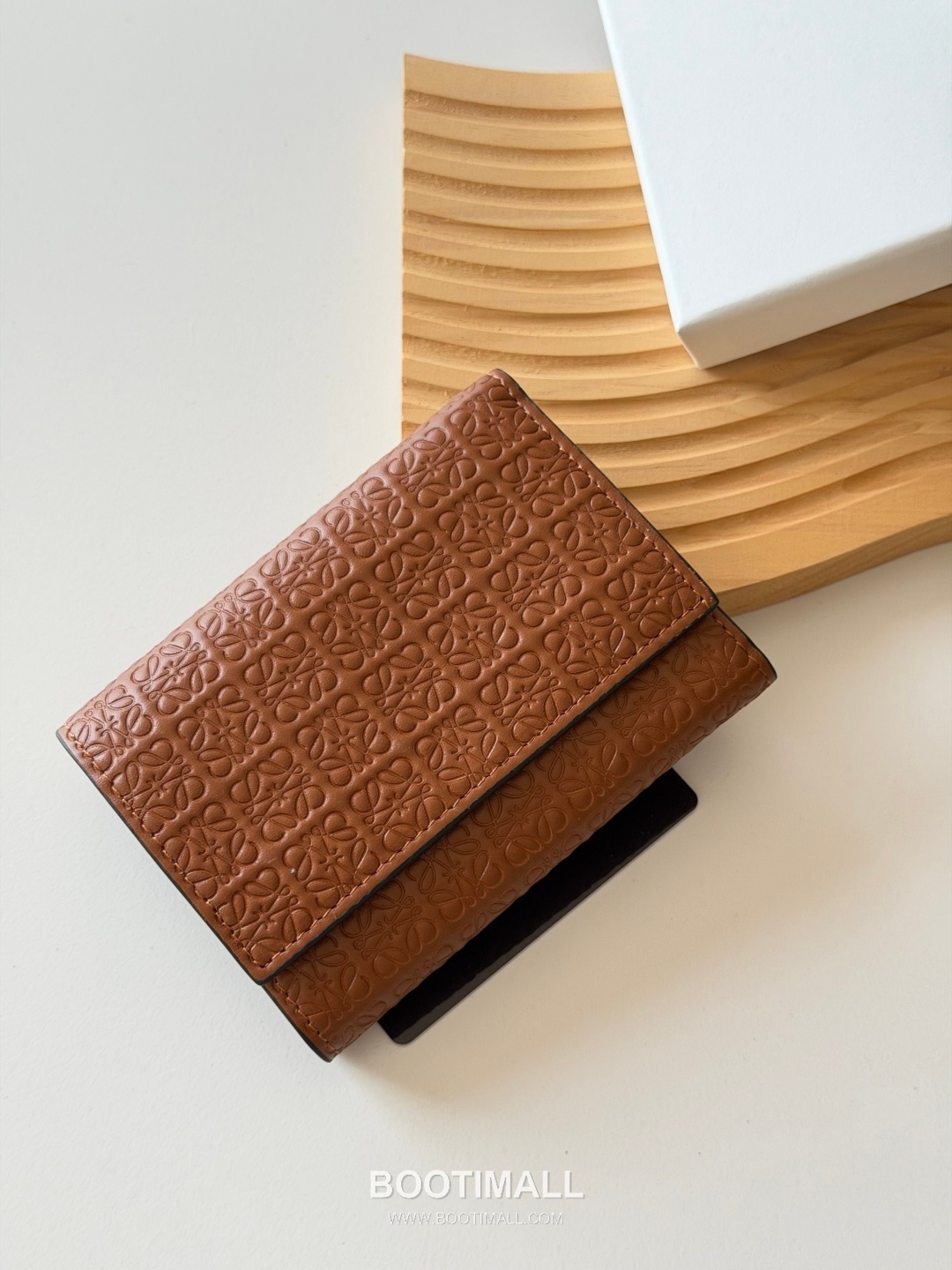 Loewe Tri-Fold Embossed Calfskin Wallet with Zip Coin Pocket Detail 로에베 엠보스드 카프스킨 지퍼 코인포켓 삼단 지갑 L1135 12cm 6