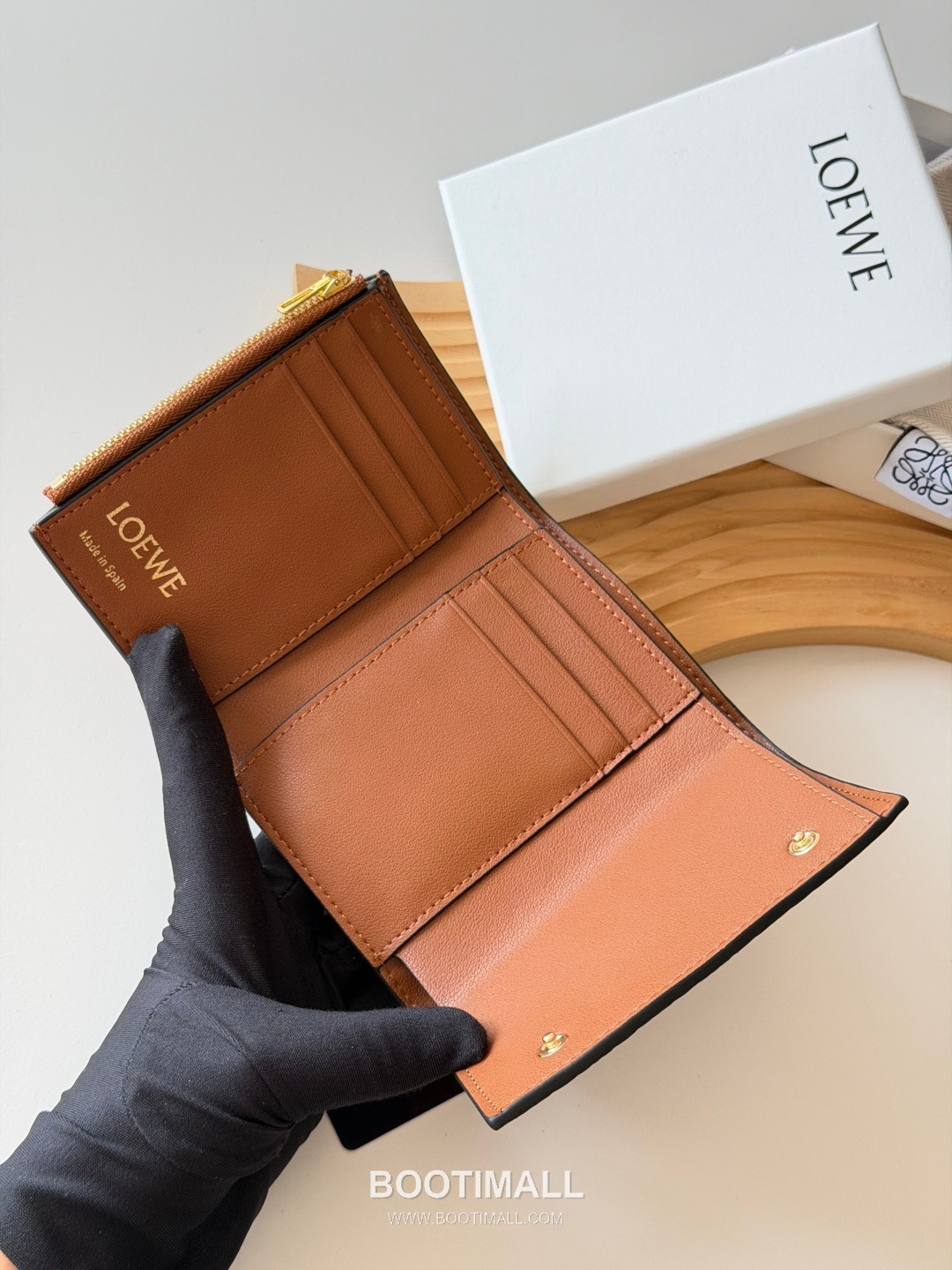 Loewe Tri-Fold Embossed Calfskin Wallet with Zip Coin Pocket Detail 로에베 엠보스드 카프스킨 지퍼 코인포켓 삼단 지갑 L1135 12cm 7