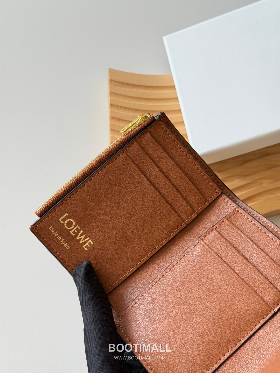 Loewe Tri-Fold Embossed Calfskin Wallet with Zip Coin Pocket Detail 로에베 엠보스드 카프스킨 지퍼 코인포켓 삼단 지갑 L1135 12cm 8