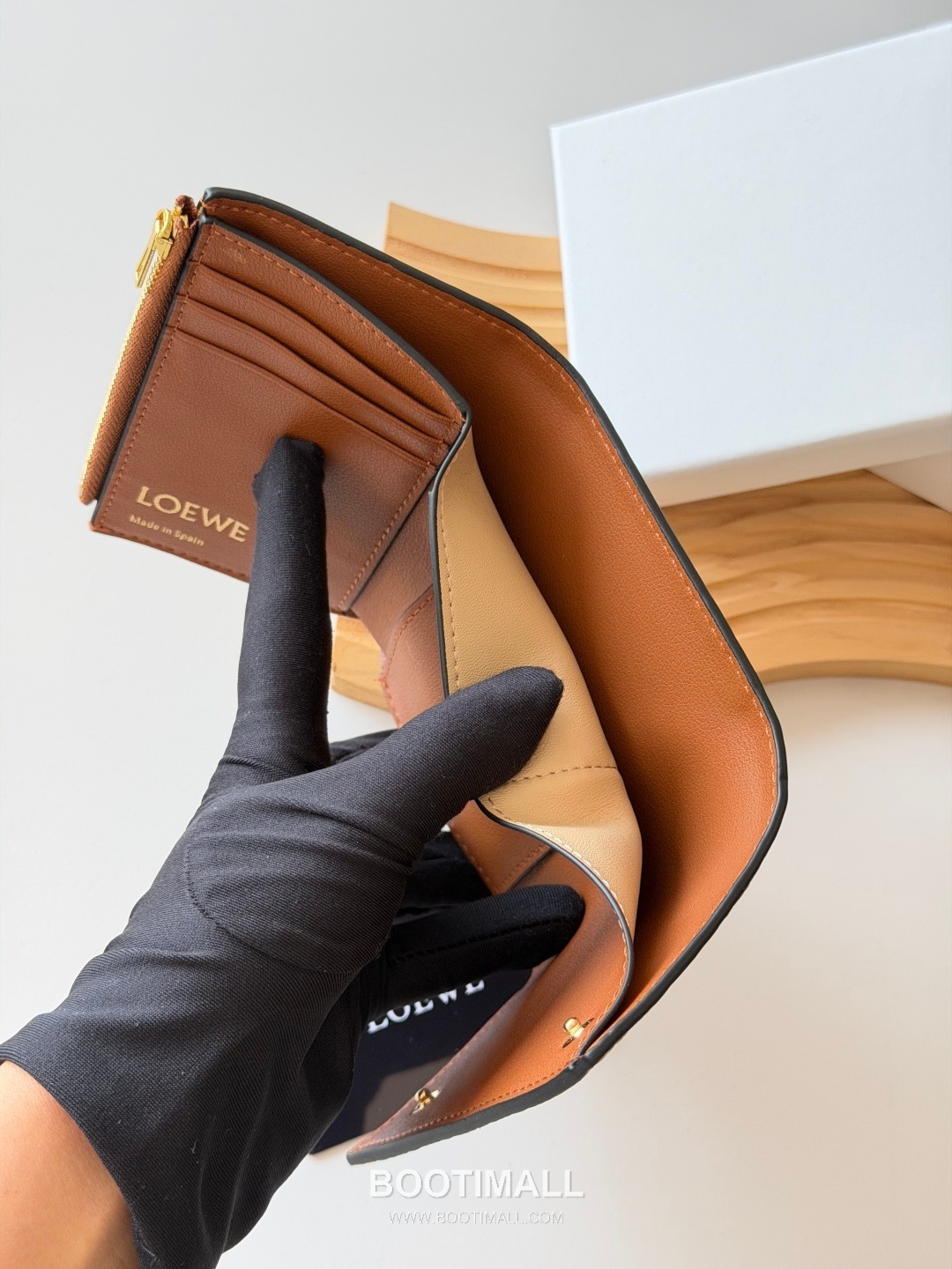 Loewe Tri-Fold Embossed Calfskin Wallet with Zip Coin Pocket Detail 로에베 엠보스드 카프스킨 지퍼 코인포켓 삼단 지갑 L1135 12cm 10