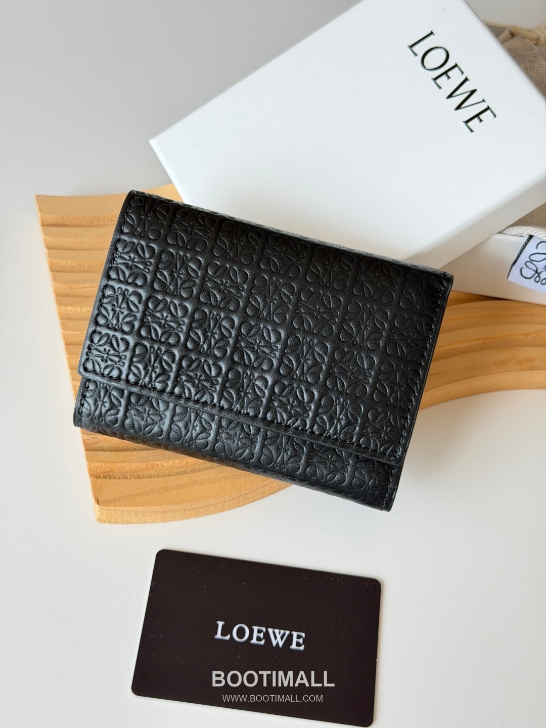 Loewe Tri-Fold Embossed Calfskin Wallet with Zip Coin Pocket Detail 로에베 엠보스드 카프스킨 지퍼 코인포켓 삼단 지갑 L1135 12cm 2