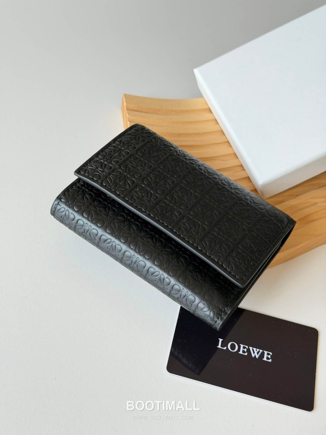 Loewe Tri-Fold Embossed Calfskin Wallet with Zip Coin Pocket Detail 로에베 엠보스드 카프스킨 지퍼 코인포켓 삼단 지갑 L1135 12cm 4