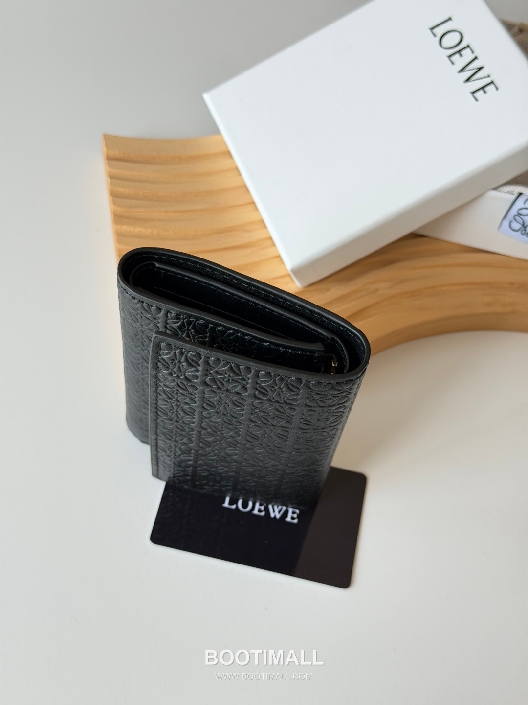 Loewe Tri-Fold Embossed Calfskin Wallet with Zip Coin Pocket Detail 로에베 엠보스드 카프스킨 지퍼 코인포켓 삼단 지갑 L1135 12cm 5