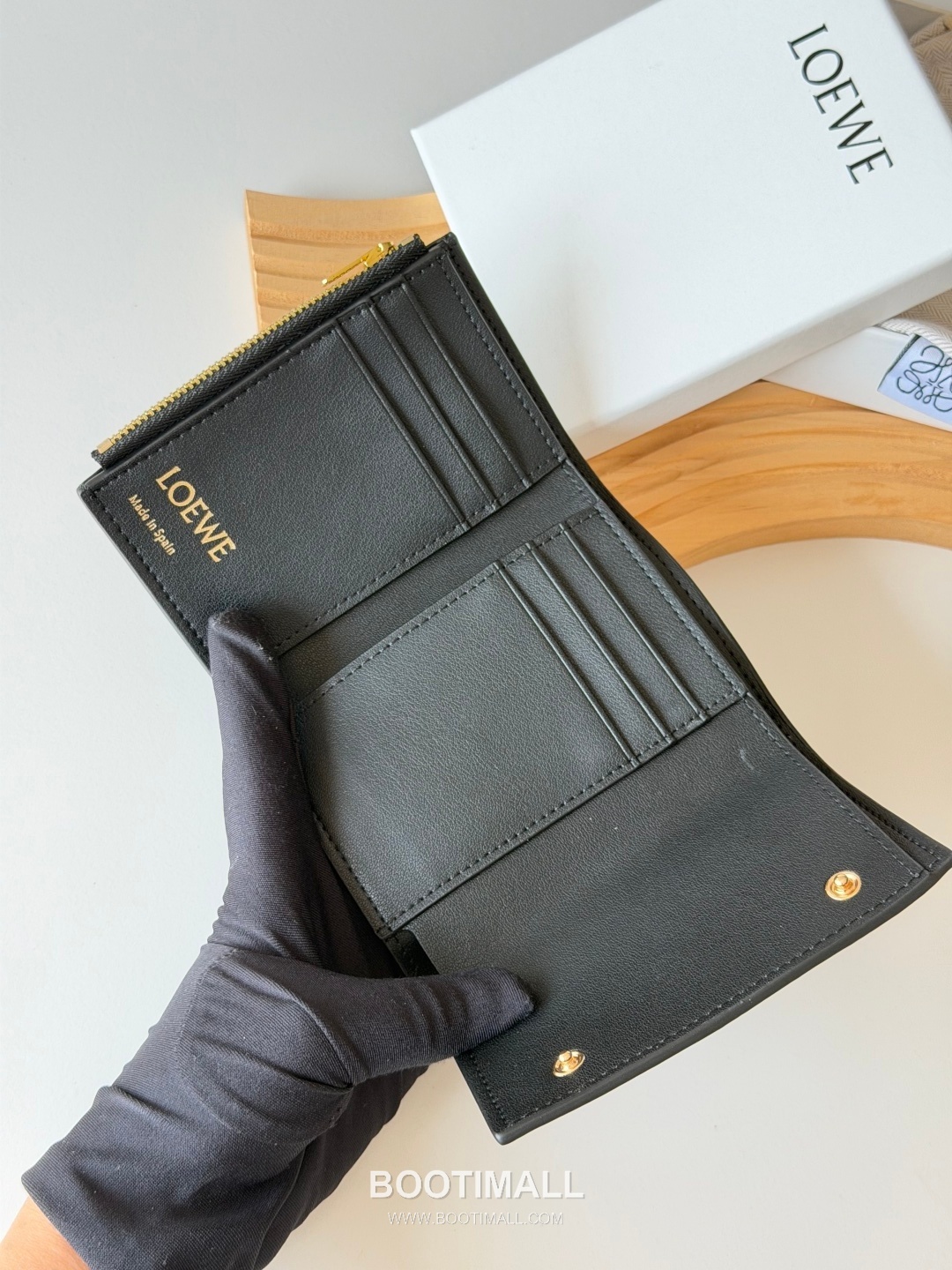 Loewe Tri-Fold Embossed Calfskin Wallet with Zip Coin Pocket Detail 로에베 엠보스드 카프스킨 지퍼 코인포켓 삼단 지갑 L1135 12cm 7