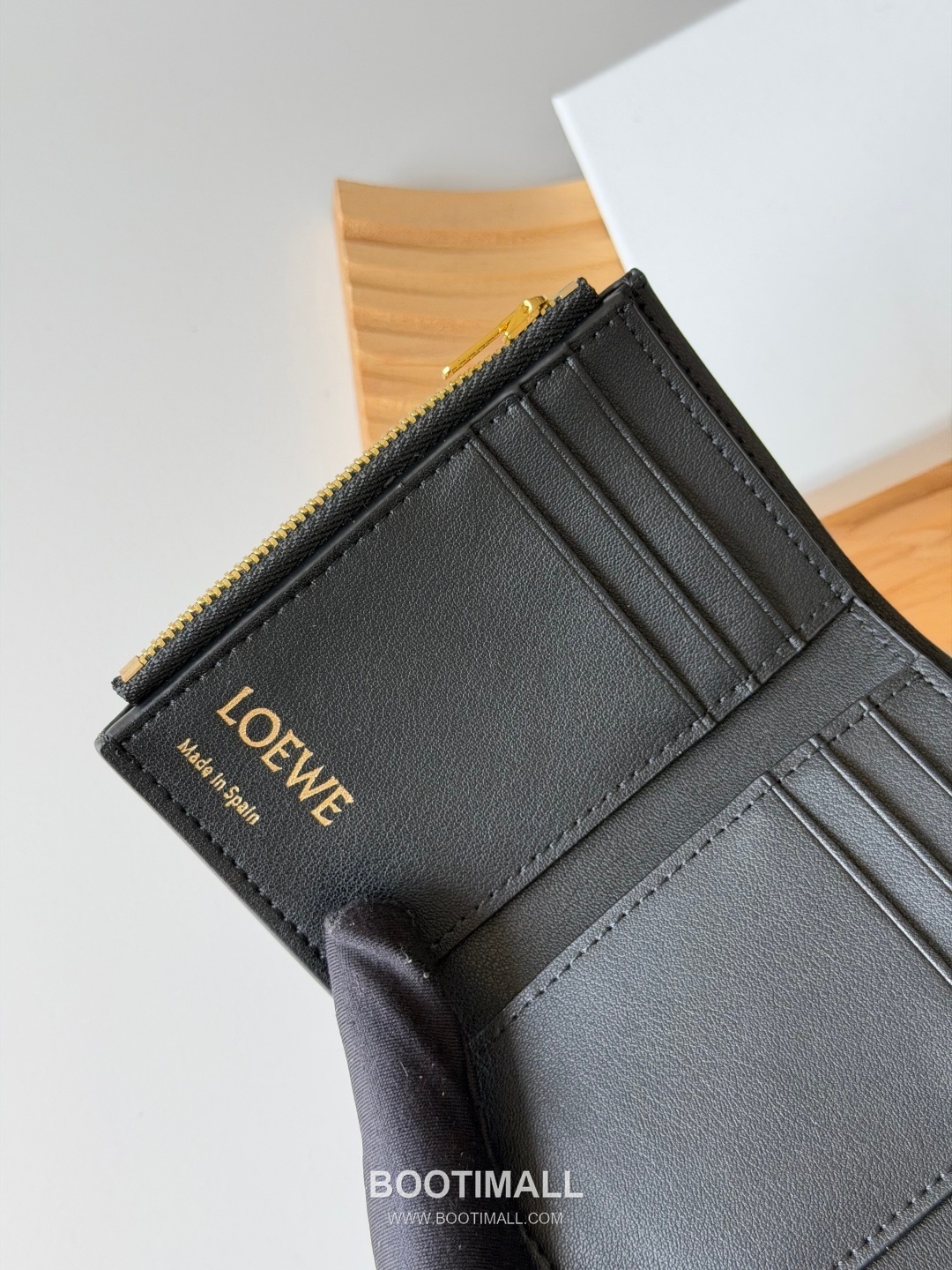 Loewe Tri-Fold Embossed Calfskin Wallet with Zip Coin Pocket Detail 로에베 엠보스드 카프스킨 지퍼 코인포켓 삼단 지갑 L1135 12cm 8