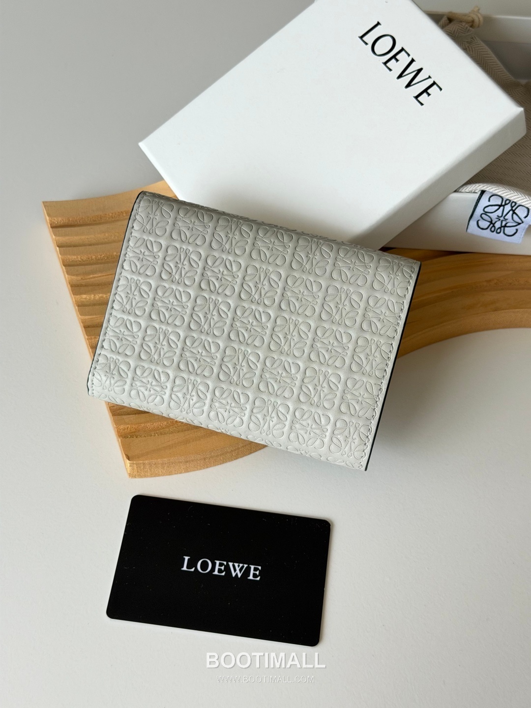 Loewe Tri-Fold Embossed Calfskin Wallet with Zip Coin Pocket Detail 로에베 엠보스드 카프스킨 지퍼 코인포켓 삼단 지갑 L1135 12cm 3