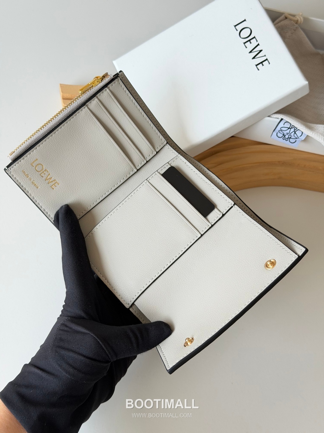 Loewe Tri-Fold Embossed Calfskin Wallet with Zip Coin Pocket Detail 로에베 엠보스드 카프스킨 지퍼 코인포켓 삼단 지갑 L1135 12cm 6