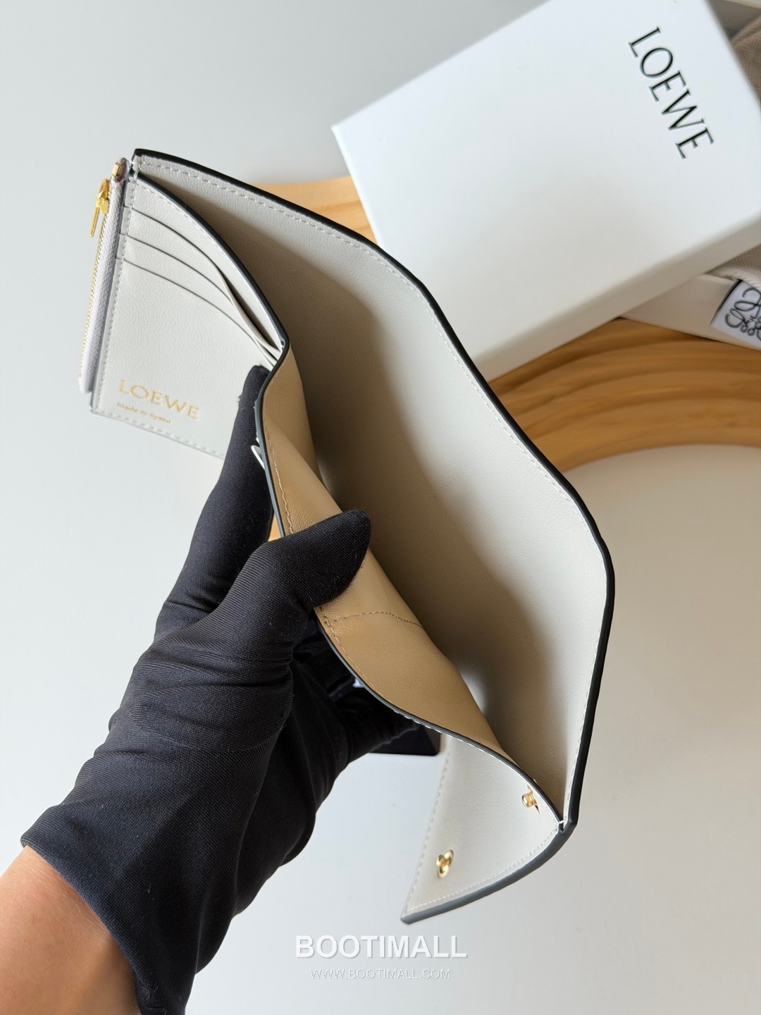 Loewe Tri-Fold Embossed Calfskin Wallet with Zip Coin Pocket Detail 로에베 엠보스드 카프스킨 지퍼 코인포켓 삼단 지갑 L1135 12cm 9