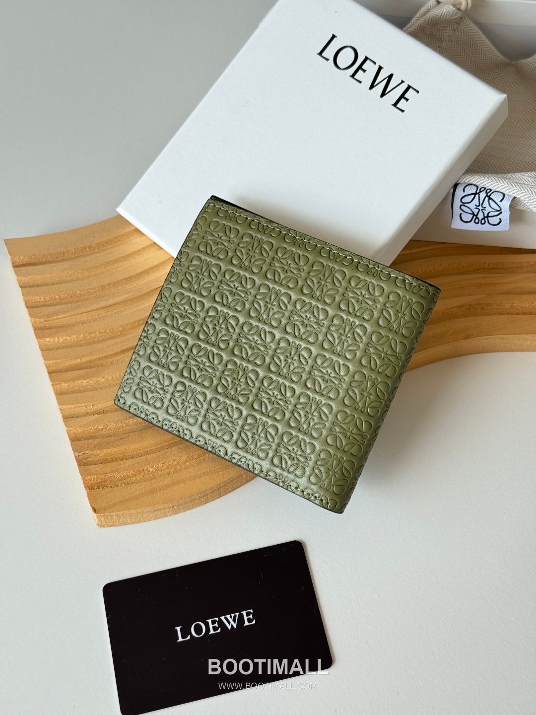 Loewe Puzzle Embossed Calfskin Bi-Fold Wallet with Geometric Detail 로에베 퍼즐 엠보스드 카프스킨 지오메트릭 디테일 반지갑 L1137 11cm 2