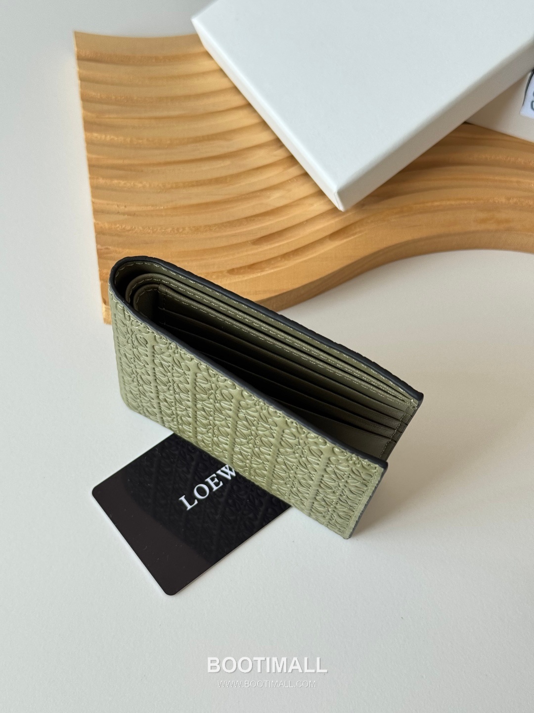 Loewe Puzzle Embossed Calfskin Bi-Fold Wallet with Geometric Detail 로에베 퍼즐 엠보스드 카프스킨 지오메트릭 디테일 반지갑 L1137 11cm 3