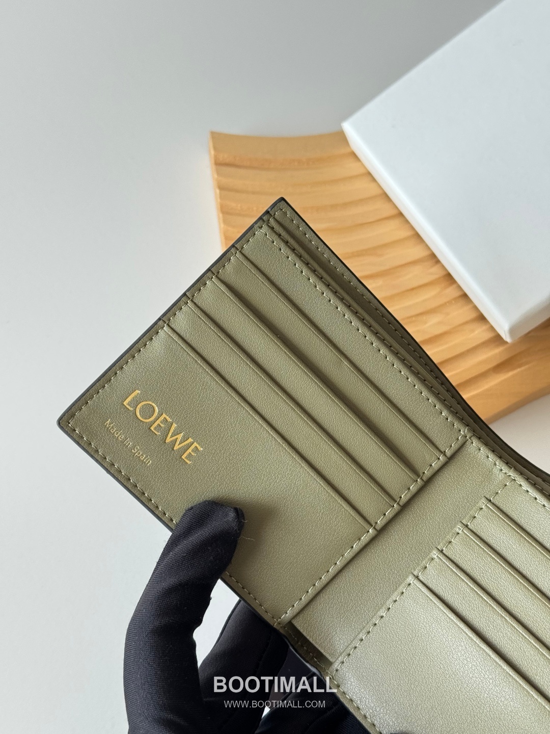 Loewe Puzzle Embossed Calfskin Bi-Fold Wallet with Geometric Detail 로에베 퍼즐 엠보스드 카프스킨 지오메트릭 디테일 반지갑 L1137 11cm 5