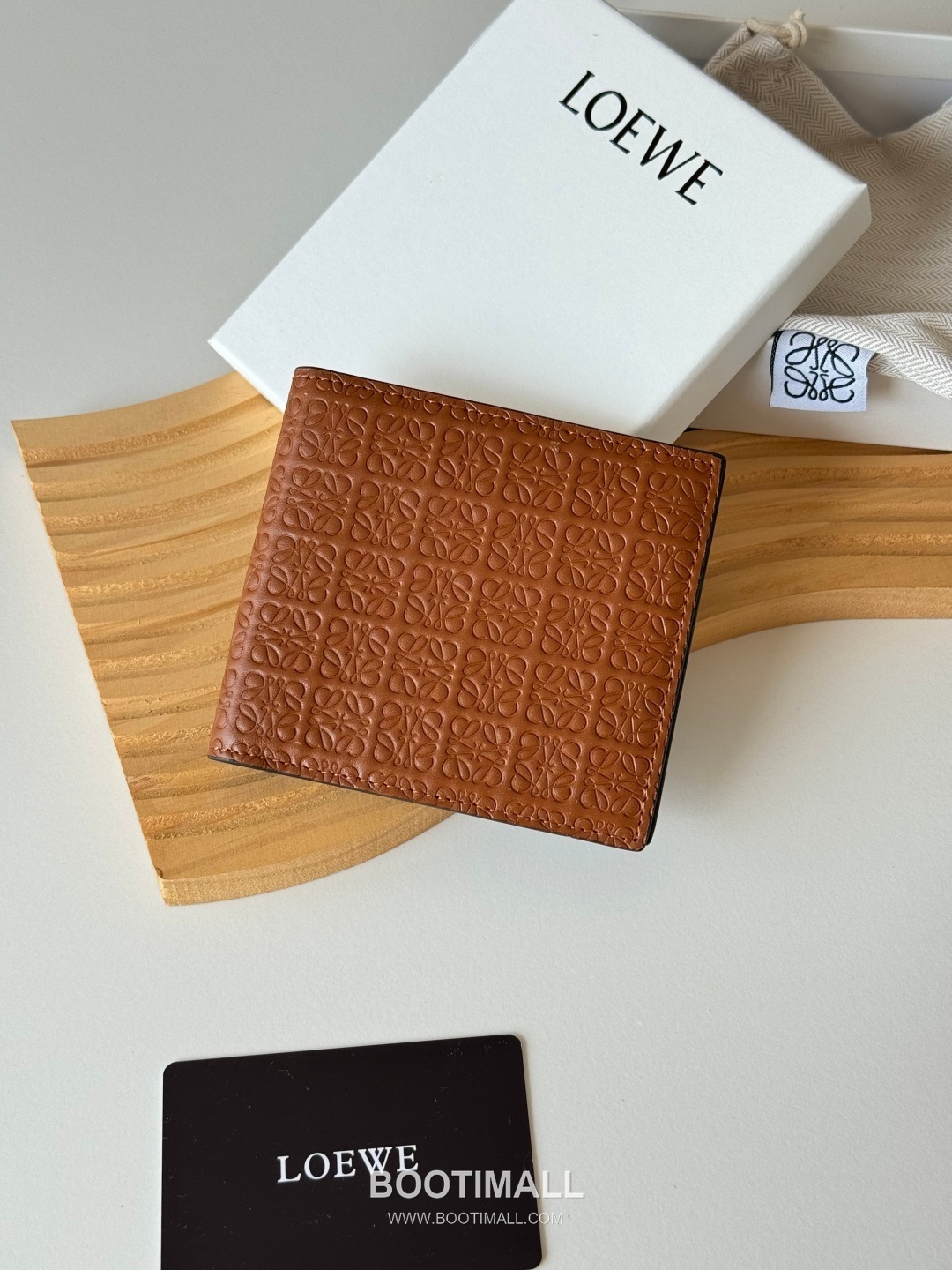 Loewe Puzzle Embossed Calfskin Bi-Fold Wallet with Geometric Detail 로에베 퍼즐 엠보스드 카프스킨 지오메트릭 디테일 반지갑 L1137 11cm 1