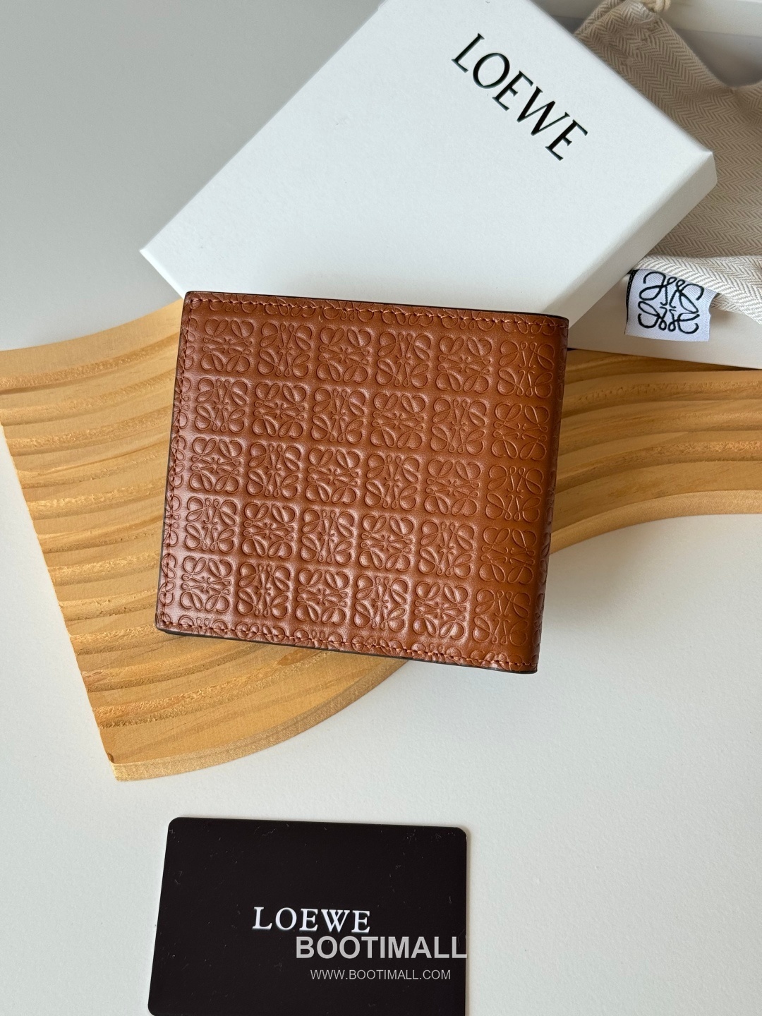 Loewe Puzzle Embossed Calfskin Bi-Fold Wallet with Geometric Detail 로에베 퍼즐 엠보스드 카프스킨 지오메트릭 디테일 반지갑 L1137 11cm 2