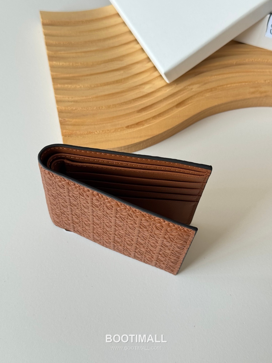 Loewe Puzzle Embossed Calfskin Bi-Fold Wallet with Geometric Detail 로에베 퍼즐 엠보스드 카프스킨 지오메트릭 디테일 반지갑 L1137 11cm 3