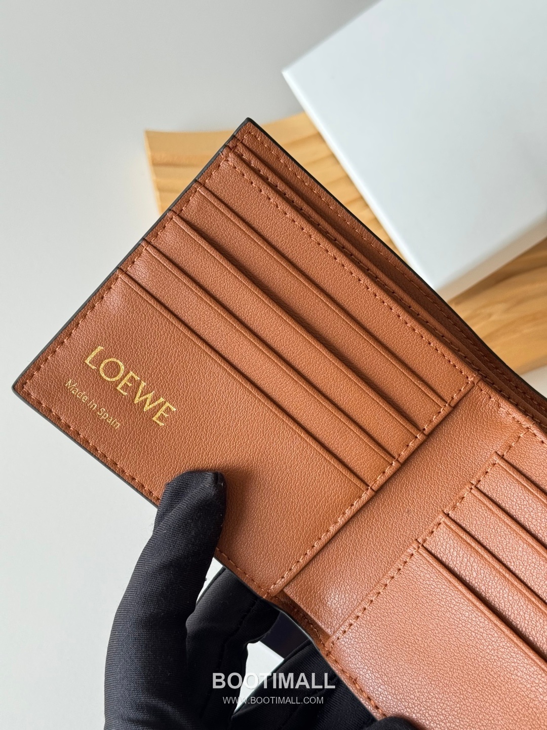 Loewe Puzzle Embossed Calfskin Bi-Fold Wallet with Geometric Detail 로에베 퍼즐 엠보스드 카프스킨 지오메트릭 디테일 반지갑 L1137 11cm 5