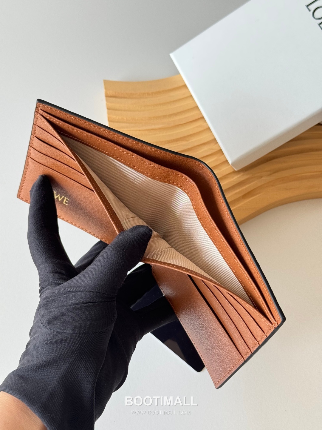 Loewe Puzzle Embossed Calfskin Bi-Fold Wallet with Geometric Detail 로에베 퍼즐 엠보스드 카프스킨 지오메트릭 디테일 반지갑 L1137 11cm 6