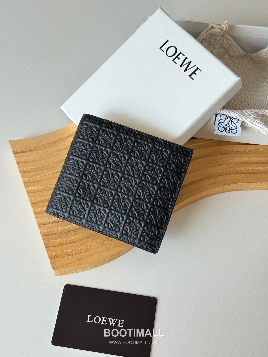 Loewe Puzzle Embossed Calfskin Bi-Fold Wallet with Geometric Detail 로에베 퍼즐 엠보스드 카프스킨 지오메트릭 디테일 반지갑 L1137 11cm 1