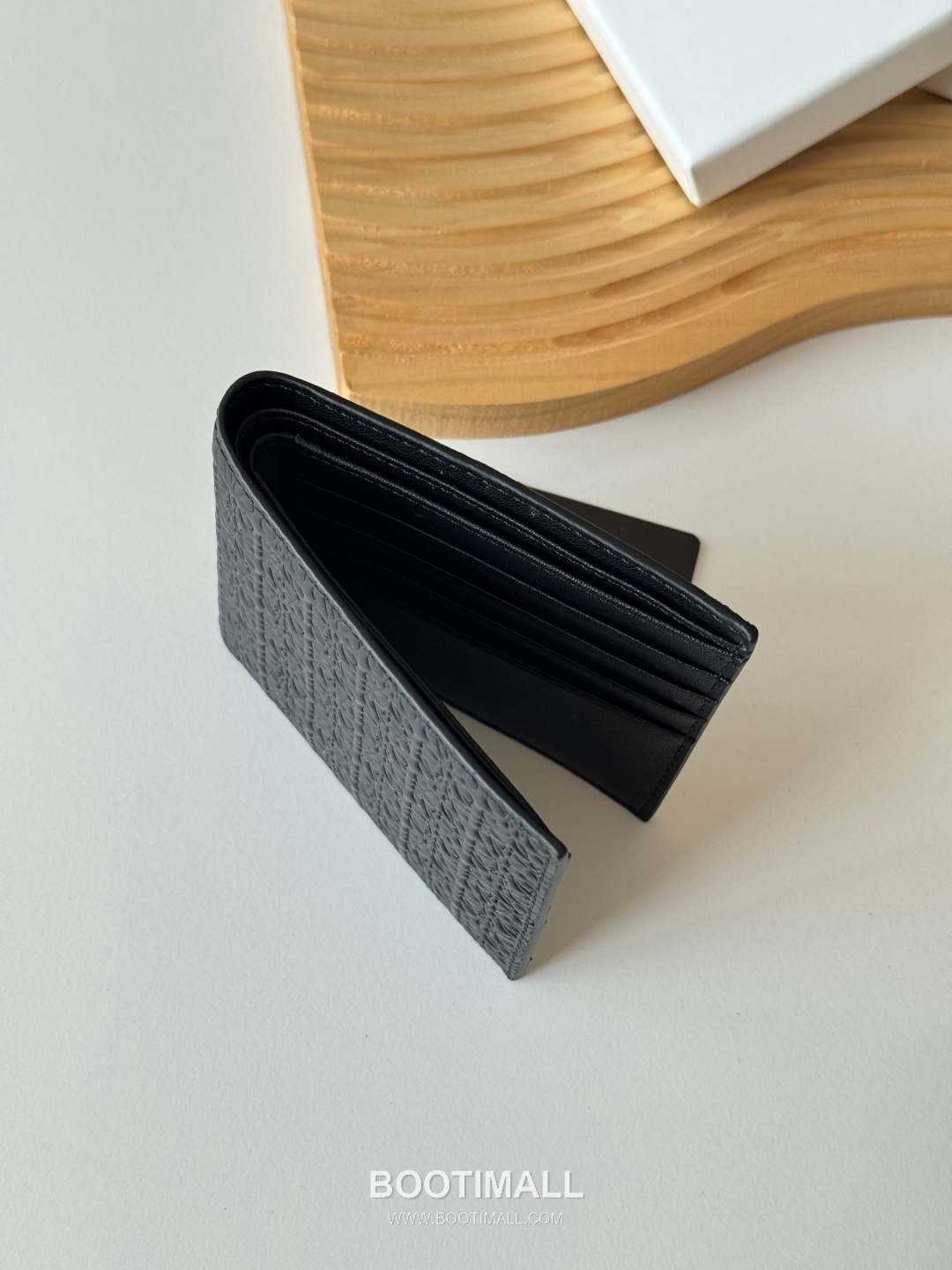 Loewe Puzzle Embossed Calfskin Bi-Fold Wallet with Geometric Detail 로에베 퍼즐 엠보스드 카프스킨 지오메트릭 디테일 반지갑 L1137 11cm 3