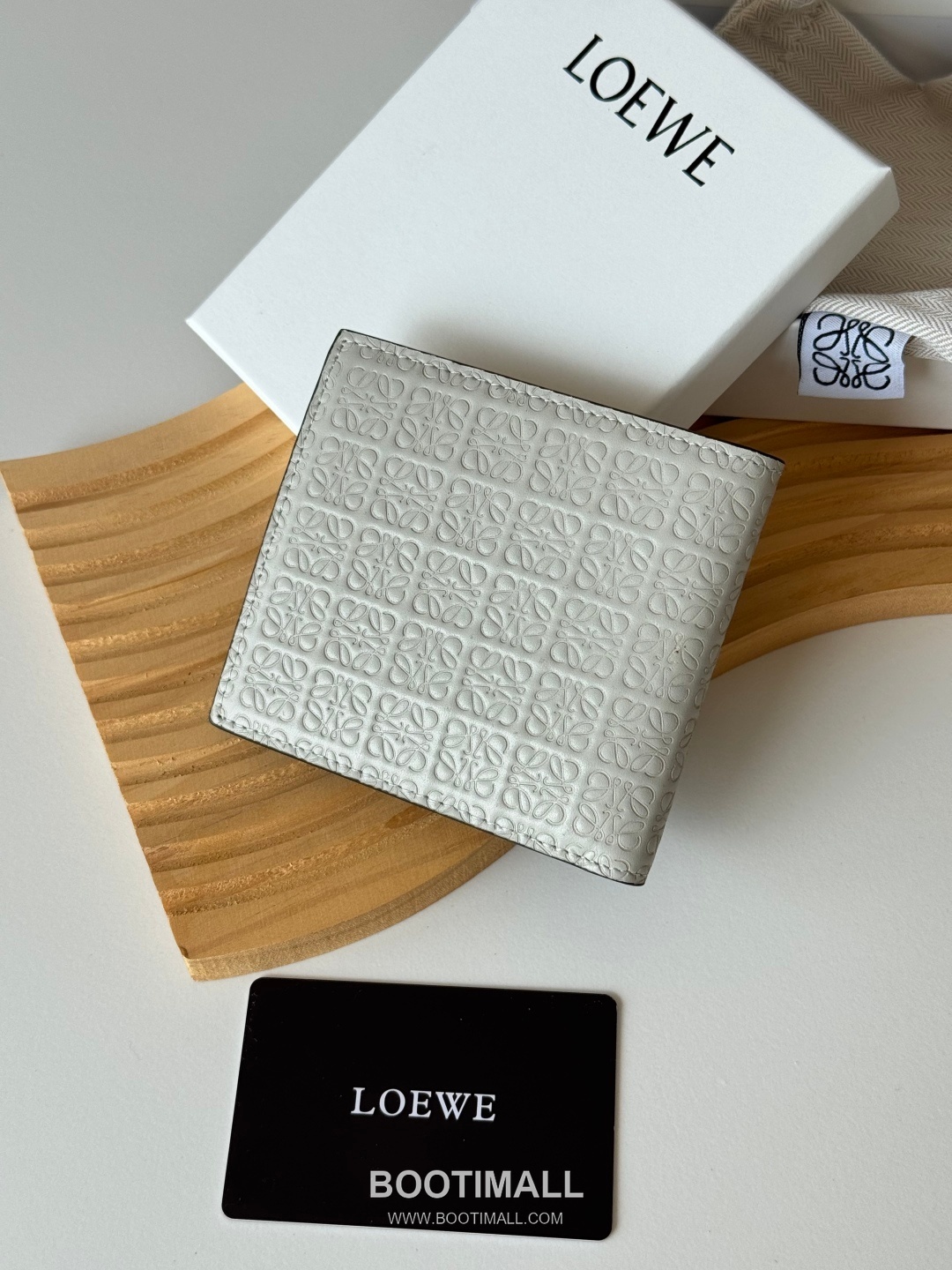 Loewe Puzzle Embossed Calfskin Bi-Fold Wallet with Geometric Detail 로에베 퍼즐 엠보스드 카프스킨 지오메트릭 디테일 반지갑 L1137 11cm 2