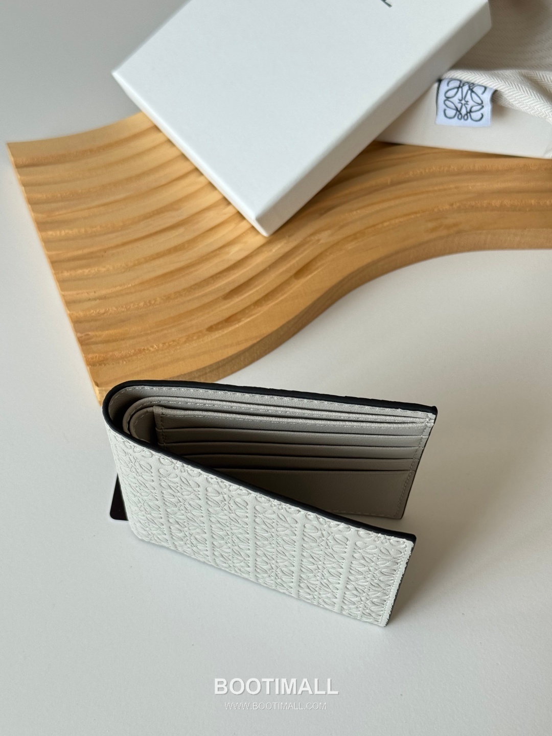 Loewe Puzzle Embossed Calfskin Bi-Fold Wallet with Geometric Detail 로에베 퍼즐 엠보스드 카프스킨 지오메트릭 디테일 반지갑 L1137 11cm 3