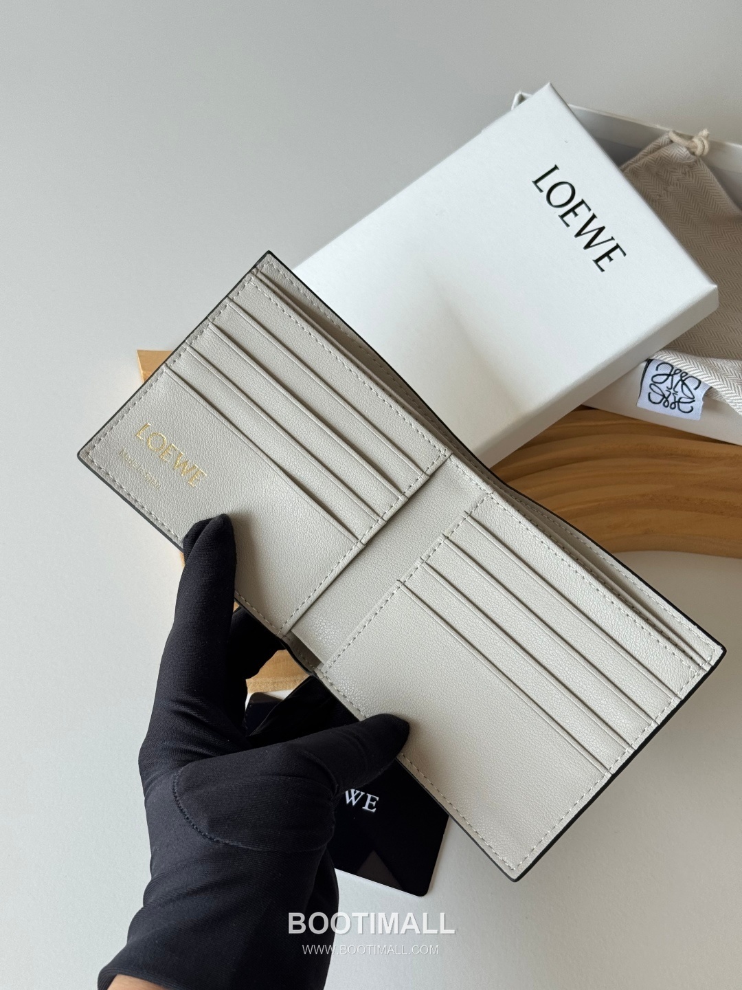 Loewe Puzzle Embossed Calfskin Bi-Fold Wallet with Geometric Detail 로에베 퍼즐 엠보스드 카프스킨 지오메트릭 디테일 반지갑 L1137 11cm 4