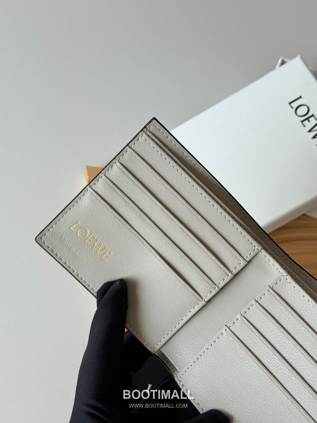 Loewe Puzzle Embossed Calfskin Bi-Fold Wallet with Geometric Detail 로에베 퍼즐 엠보스드 카프스킨 지오메트릭 디테일 반지갑 L1137 11cm 5