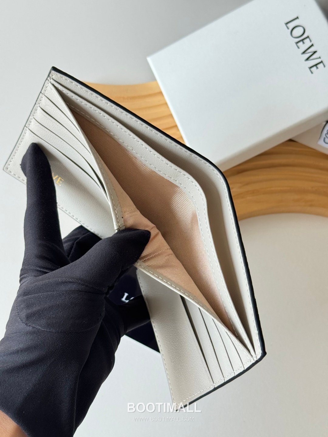 Loewe Puzzle Embossed Calfskin Bi-Fold Wallet with Geometric Detail 로에베 퍼즐 엠보스드 카프스킨 지오메트릭 디테일 반지갑 L1137 11cm 6